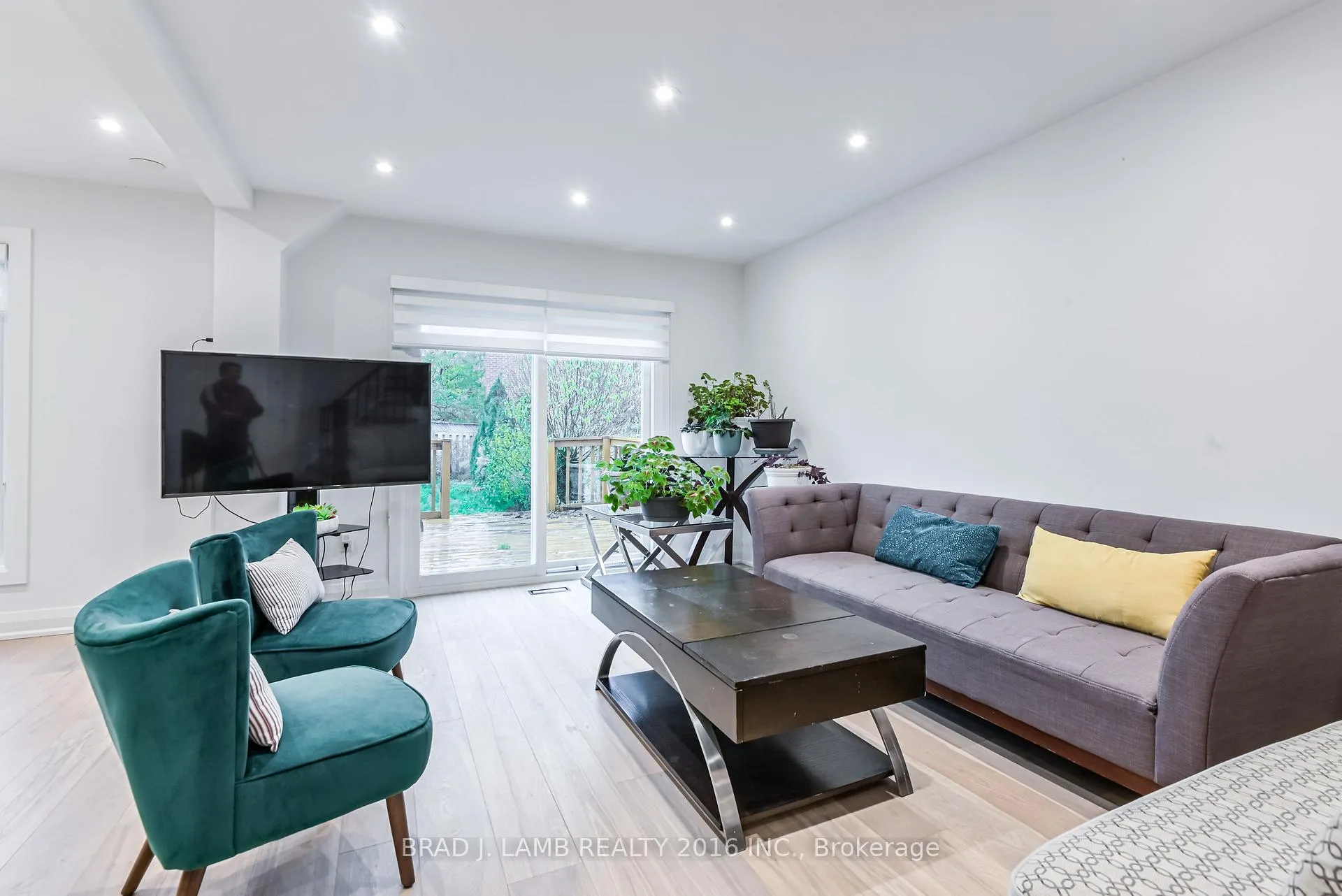 Photo 19 of Unit BED 2, 54 Campbell Avenue, Vaughan, Crestwood-Springfarm-Yorkhill — HOMEH