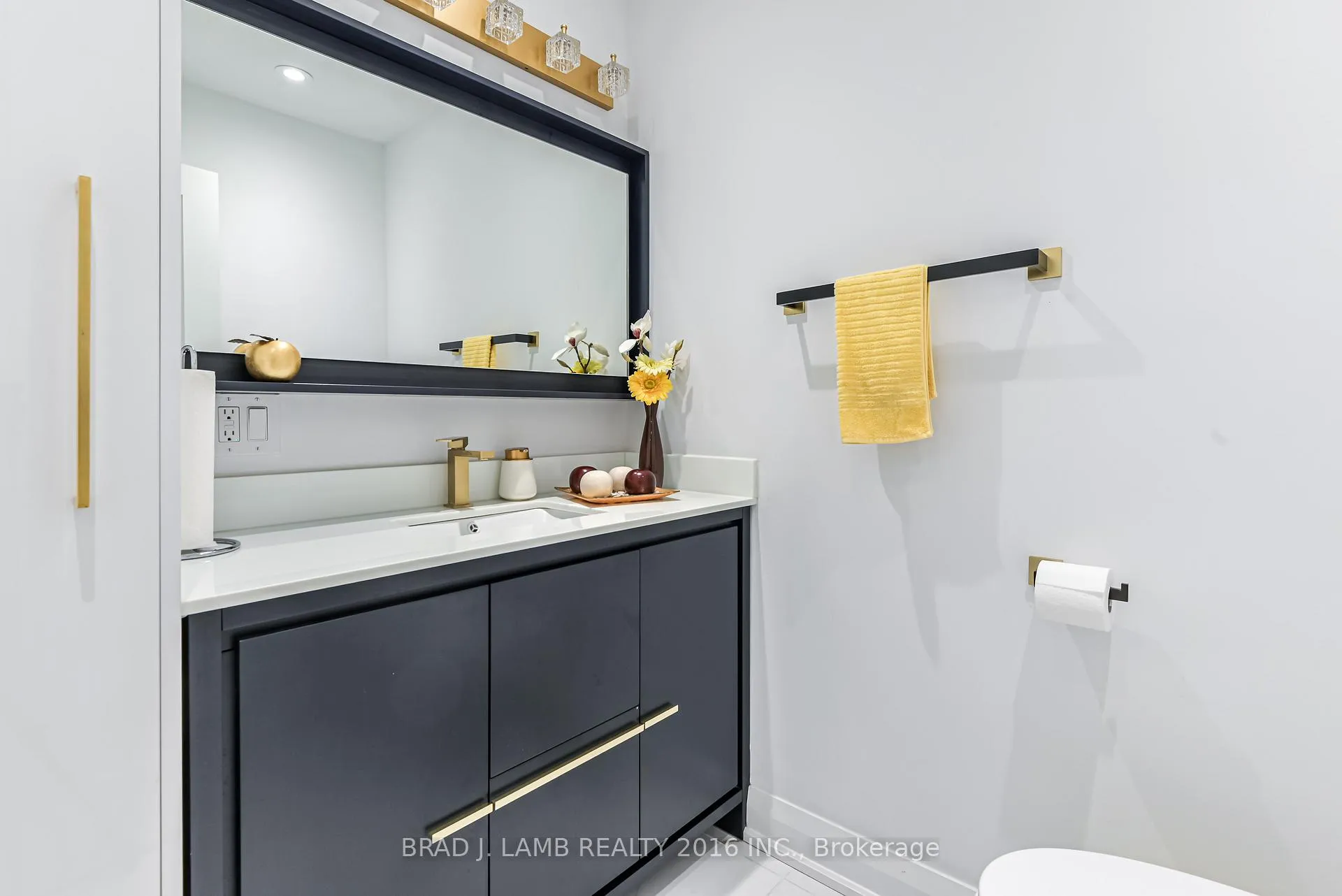 Photo 21 of Unit BED 2, 54 Campbell Avenue, Vaughan, Crestwood-Springfarm-Yorkhill — HOMEH