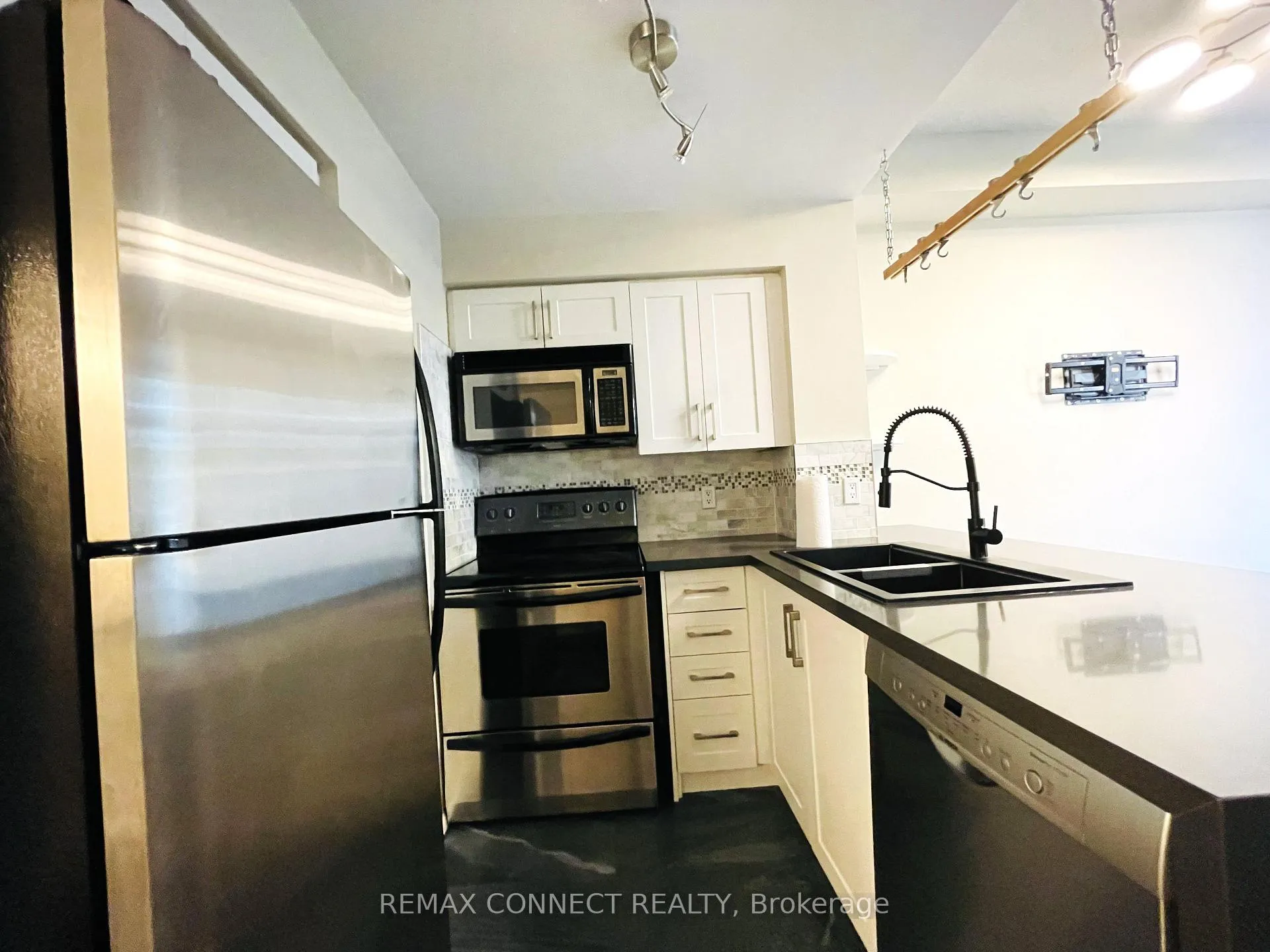Photo 11 of Unit 673, 38 Stadium Road, Toronto, Niagara — HOMEH