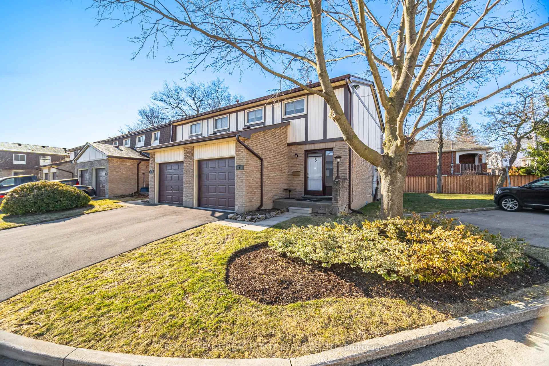Photo 1 of Unit 36 End-Unit, 300 Rexford Drive, Hamilton, Randall — HOMEH