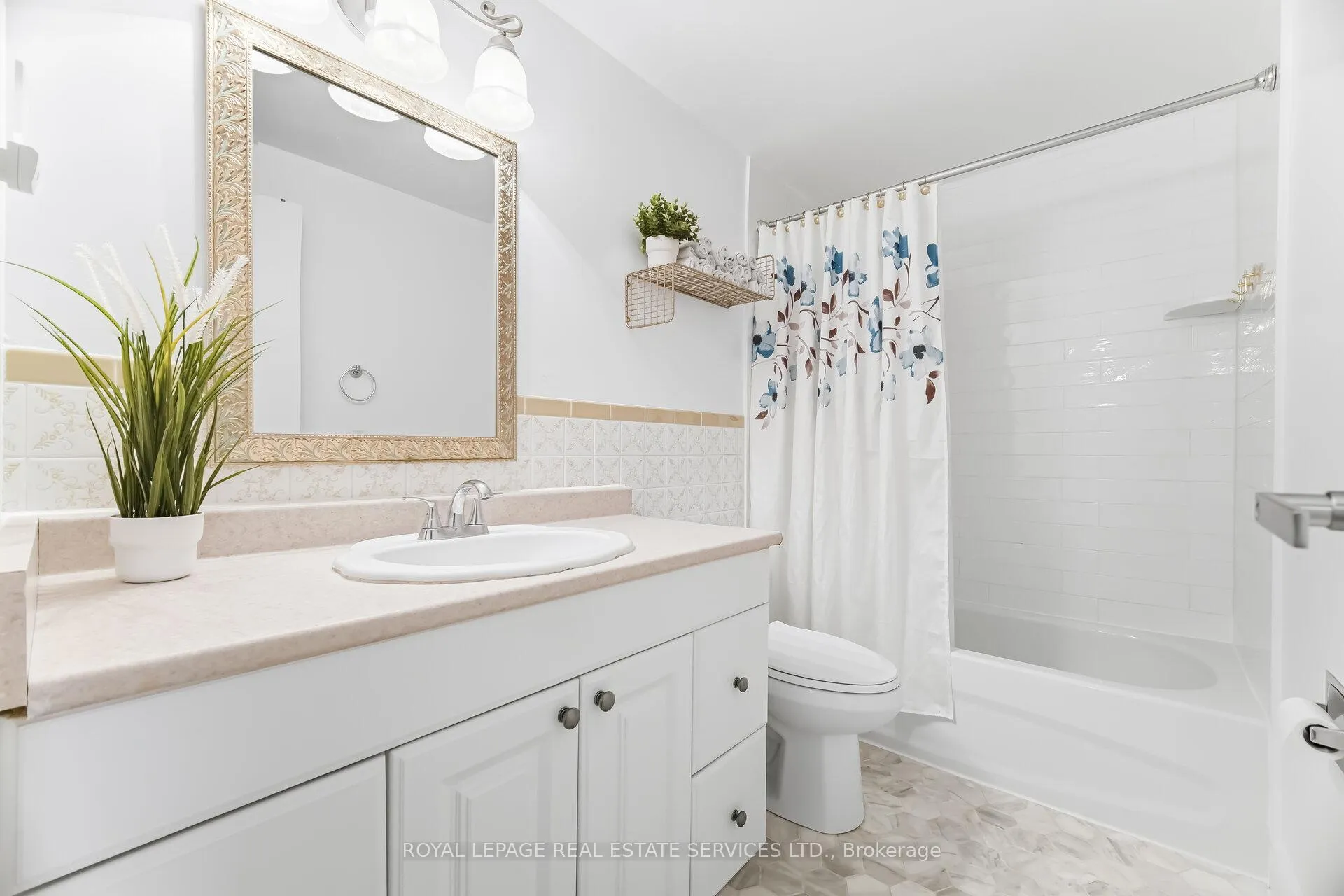 Photo 32 of Unit 36 End-Unit, 300 Rexford Drive, Hamilton, Randall — HOMEH