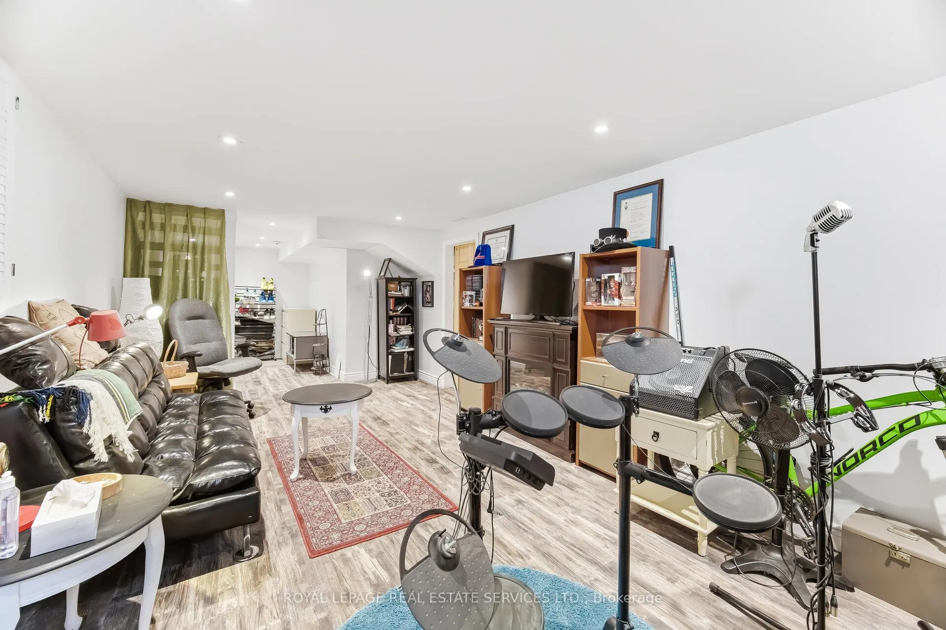 Photo 36 of Unit 36 End-Unit, 300 Rexford Drive, Hamilton, Randall — HOMEH