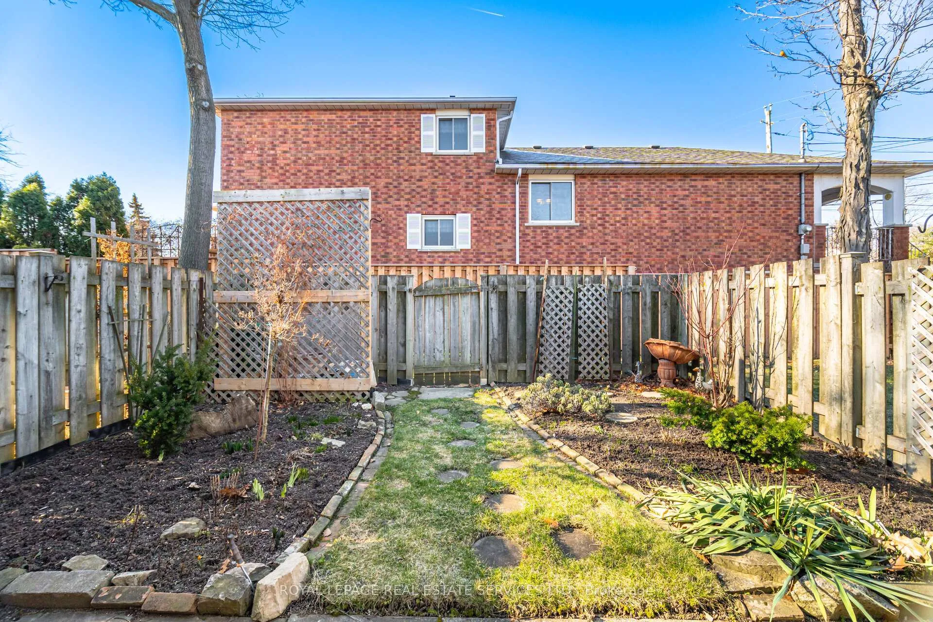 Photo 43 of Unit 36 End-Unit, 300 Rexford Drive, Hamilton, Randall — HOMEH