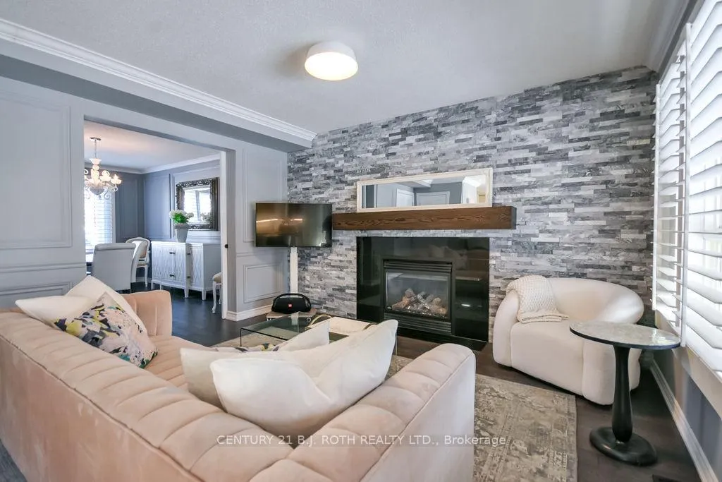 Photo 10 of 5 Claire Drive, Barrie, Painswick South — HOMEH