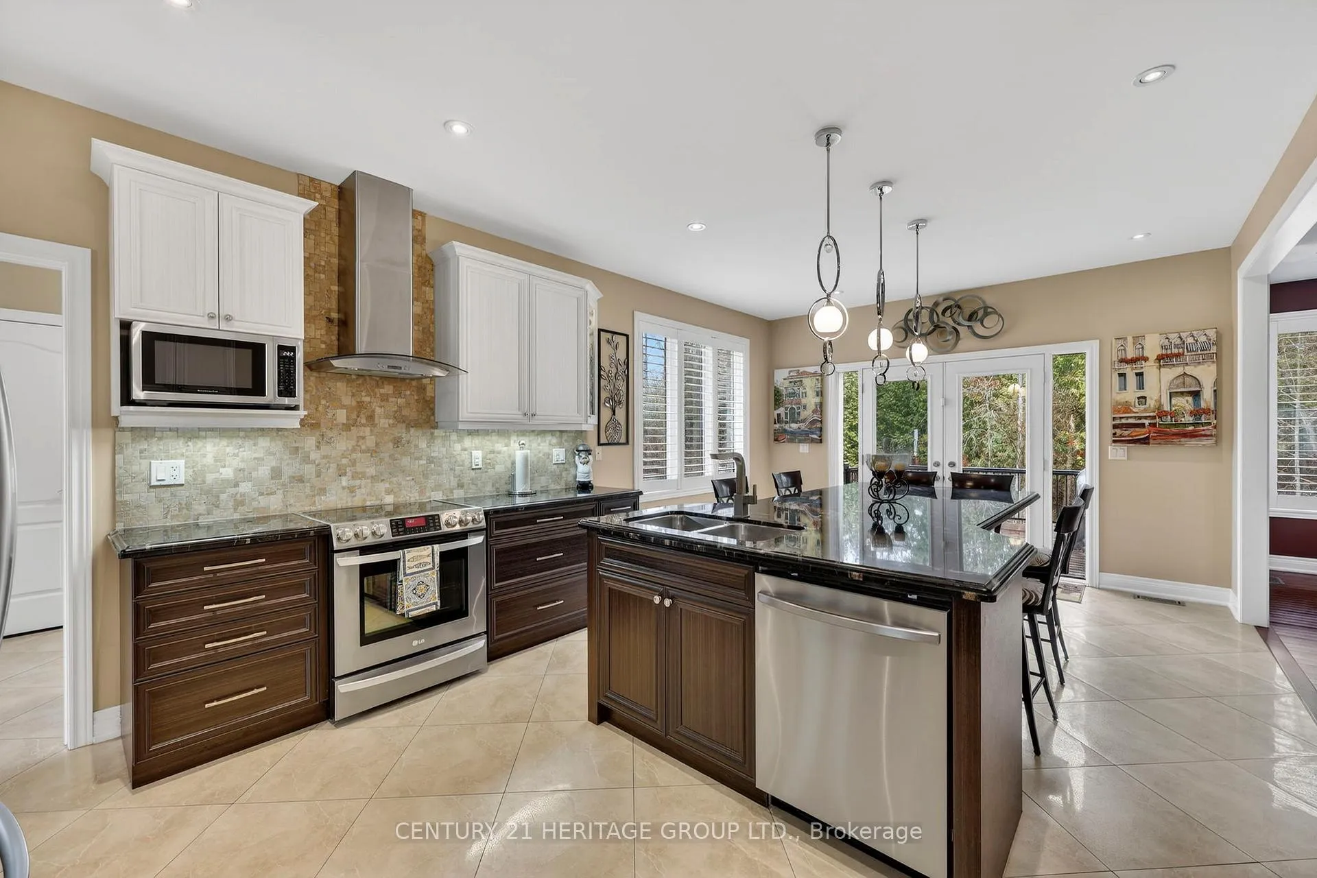 Photo 6 of 19 Shore Crescent, Georgina, Historic Lakeshore Communities — HOMEH