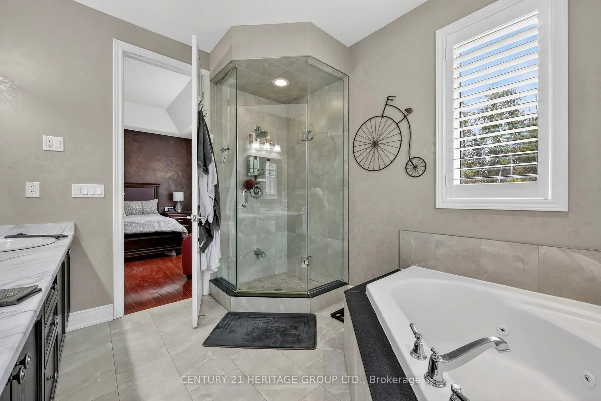 Photo 16 of 19 Shore Crescent, Georgina, Historic Lakeshore Communities — HOMEH