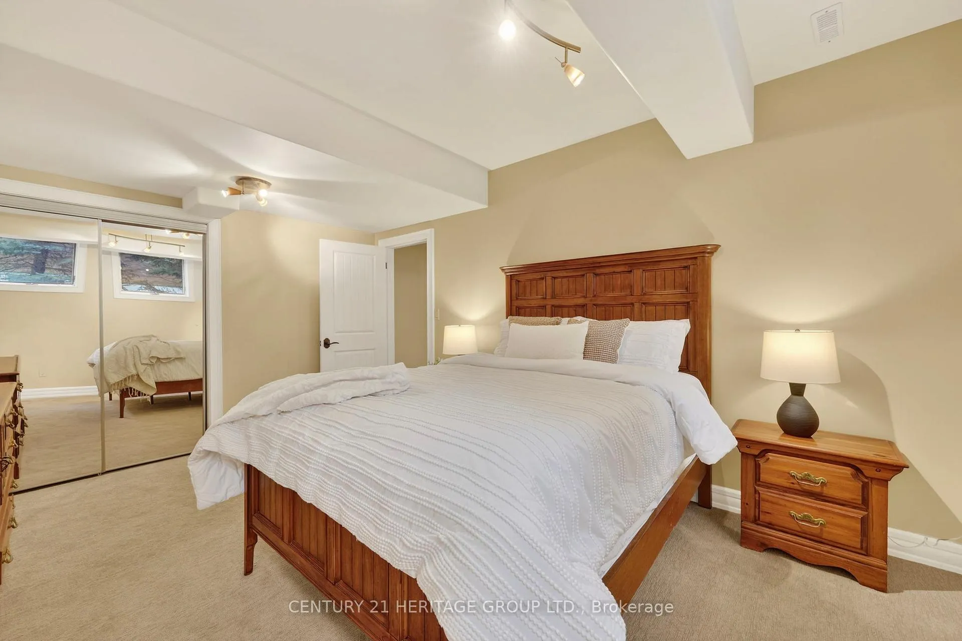 Photo 34 of 19 Shore Crescent, Georgina, Historic Lakeshore Communities — HOMEH