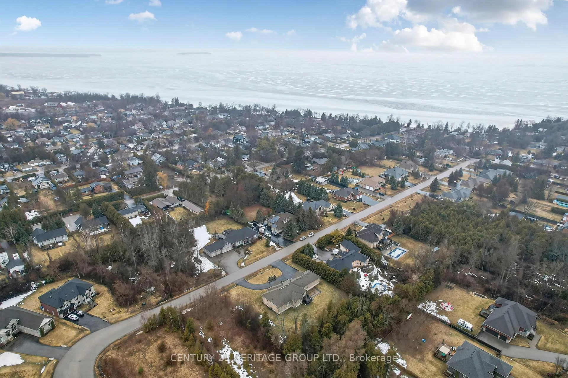 Photo 42 of 19 Shore Crescent, Georgina, Historic Lakeshore Communities — HOMEH