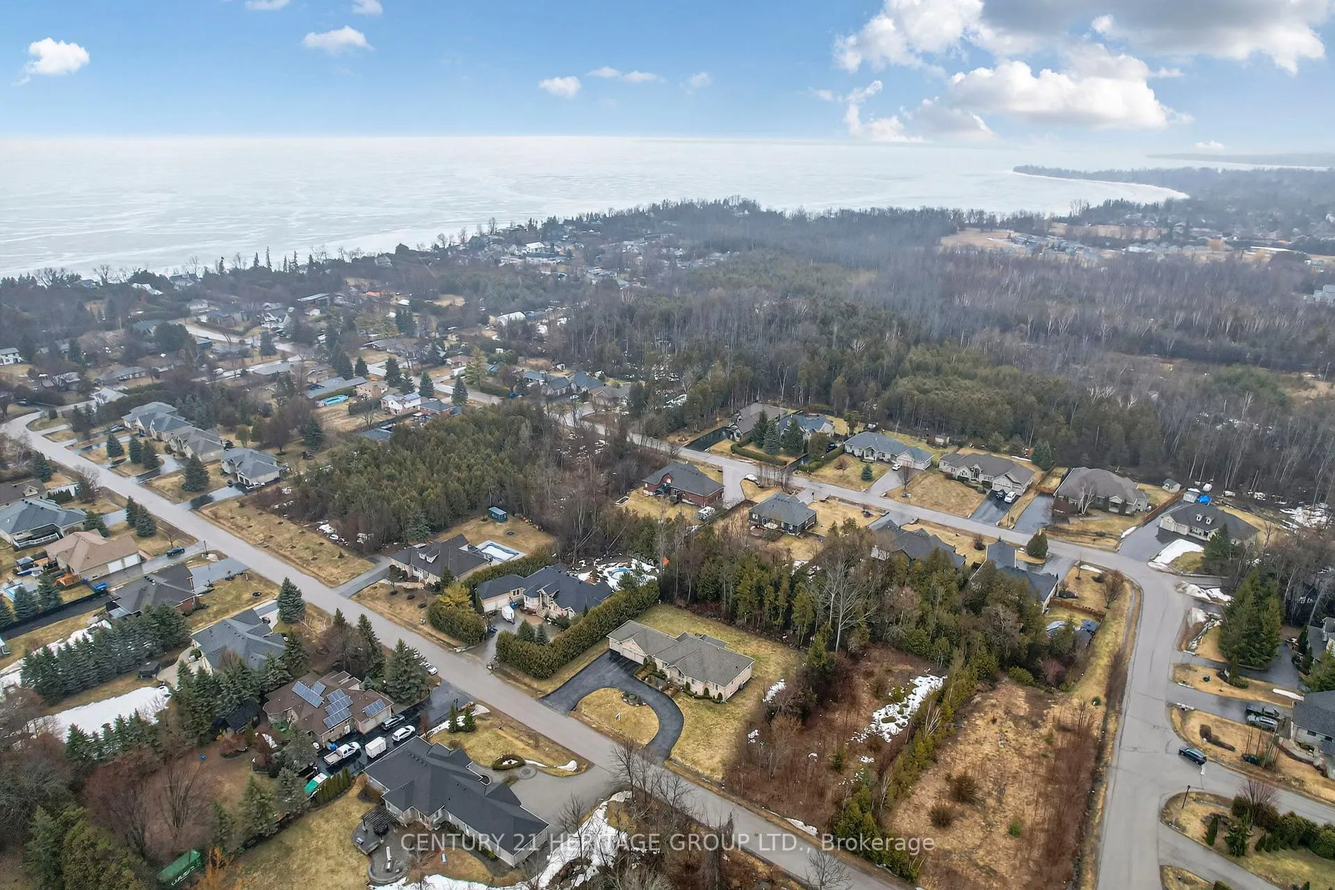 Photo 44 of 19 Shore Crescent, Georgina, Historic Lakeshore Communities — HOMEH