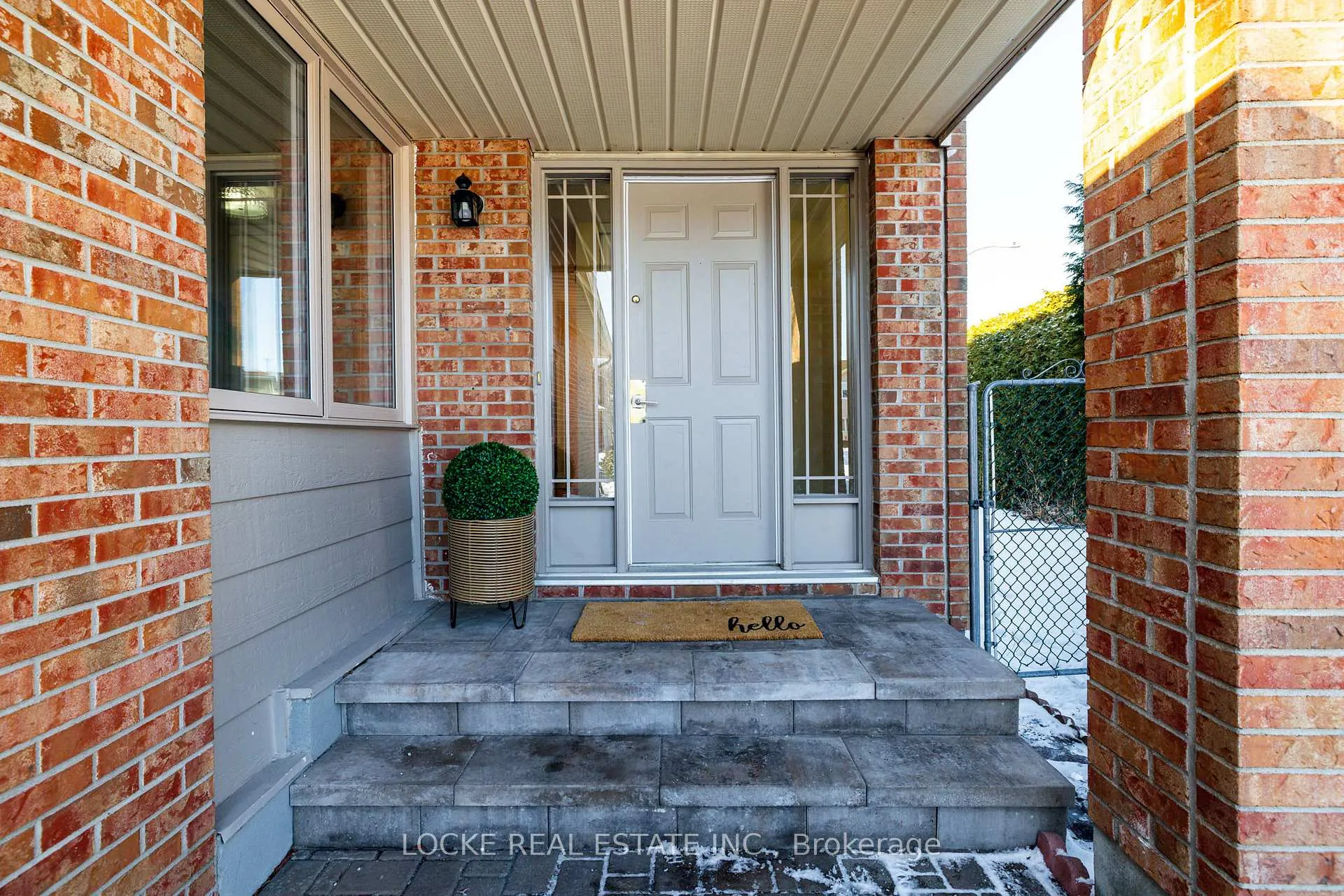 Photo 4 of 6096 Meadowhill Crescent, Ottawa, Chapel Hill — HOMEH