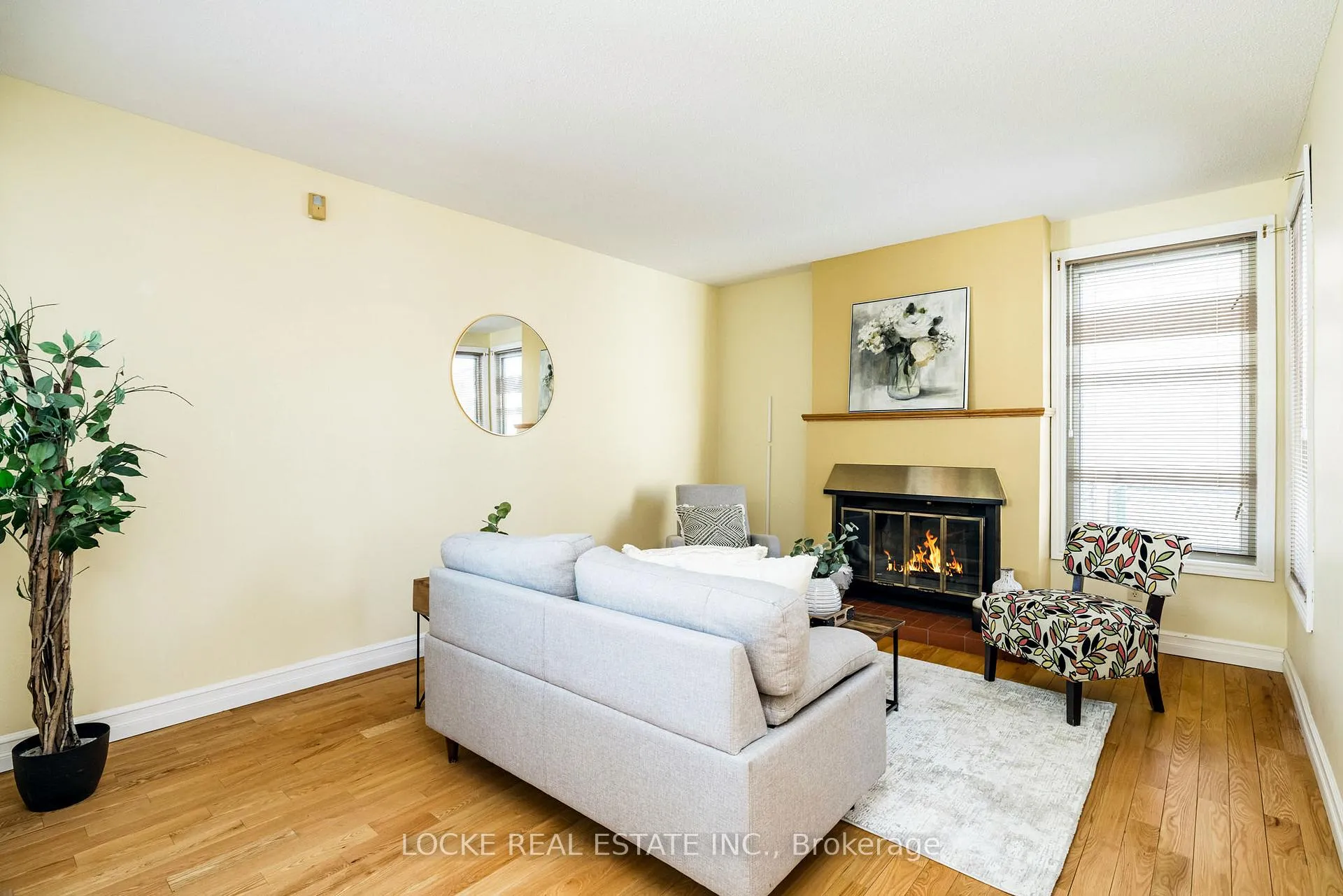 Photo 6 of 6096 Meadowhill Crescent, Ottawa, Chapel Hill — HOMEH