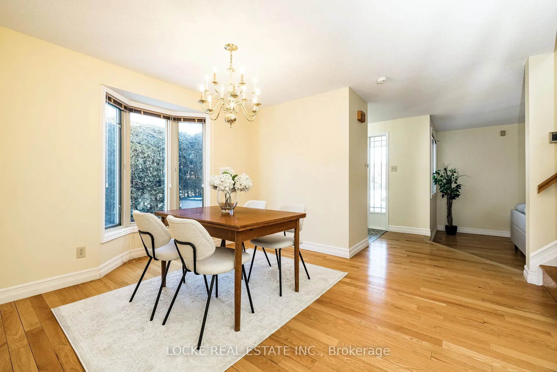 Photo 11 of 6096 Meadowhill Crescent, Ottawa, Chapel Hill — HOMEH