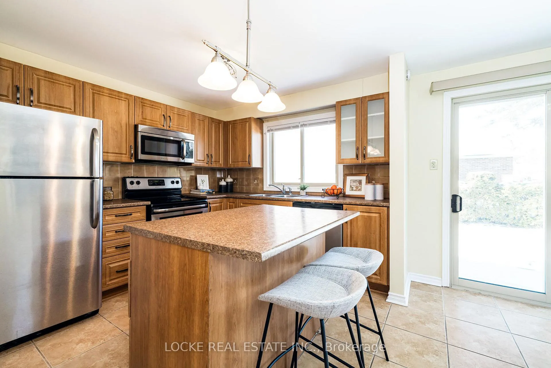 Photo 14 of 6096 Meadowhill Crescent, Ottawa, Chapel Hill — HOMEH