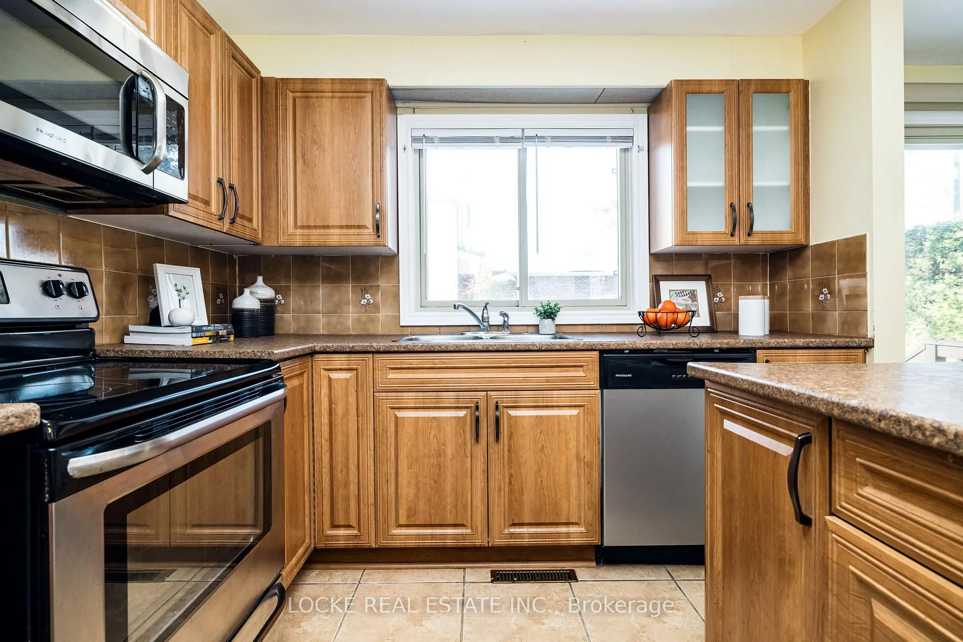 Photo 15 of 6096 Meadowhill Crescent, Ottawa, Chapel Hill — HOMEH