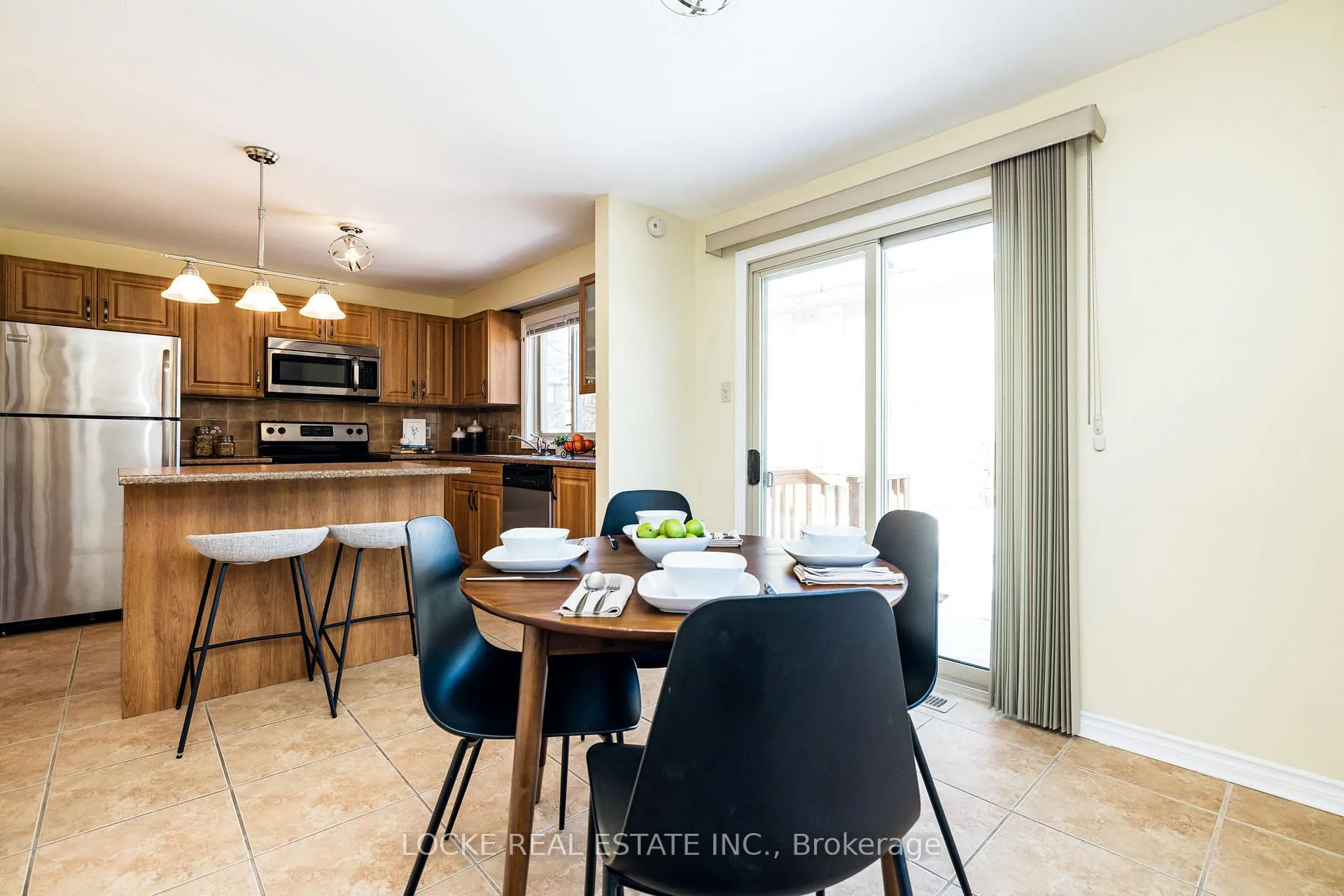 Photo 17 of 6096 Meadowhill Crescent, Ottawa, Chapel Hill — HOMEH