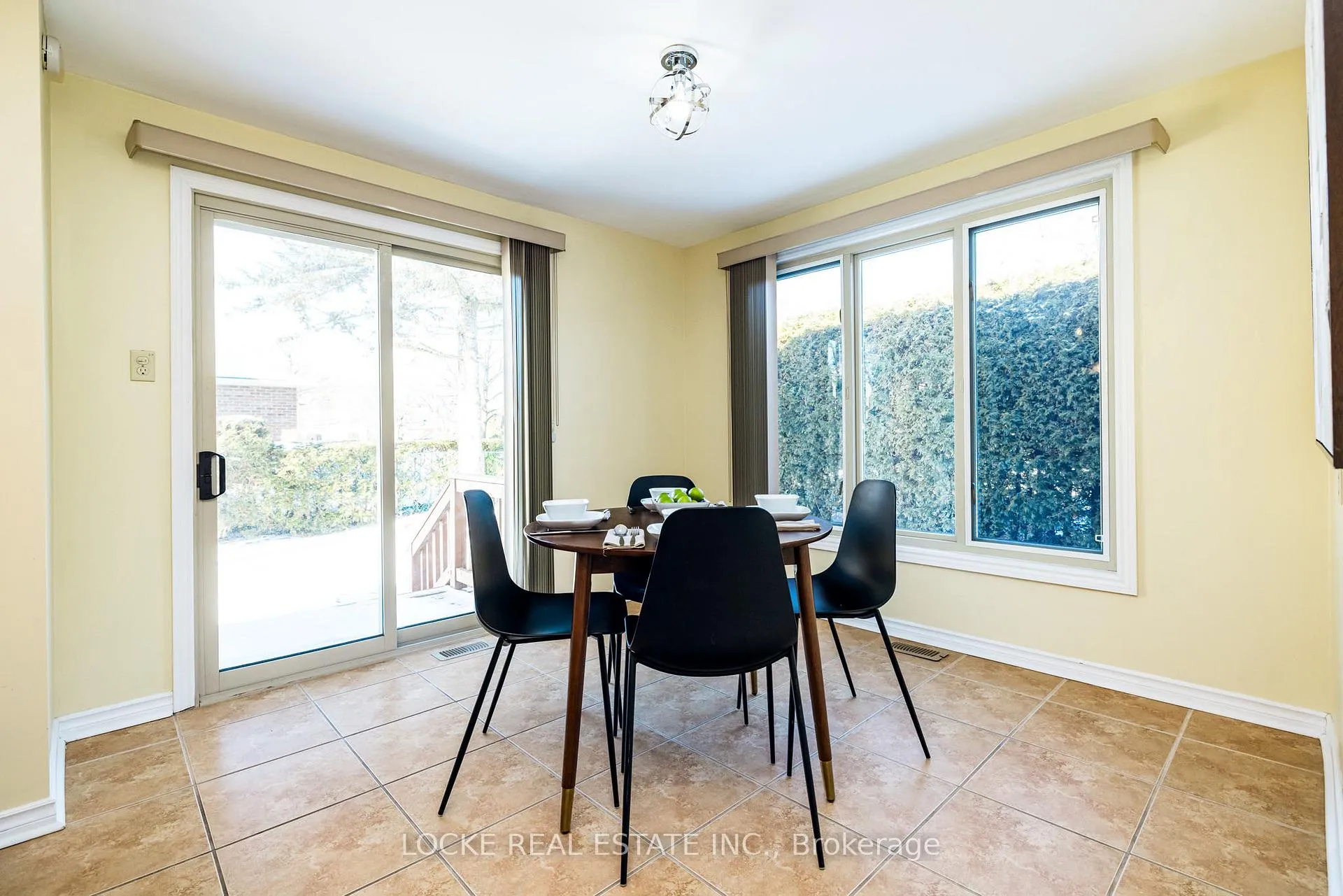 Photo 18 of 6096 Meadowhill Crescent, Ottawa, Chapel Hill — HOMEH