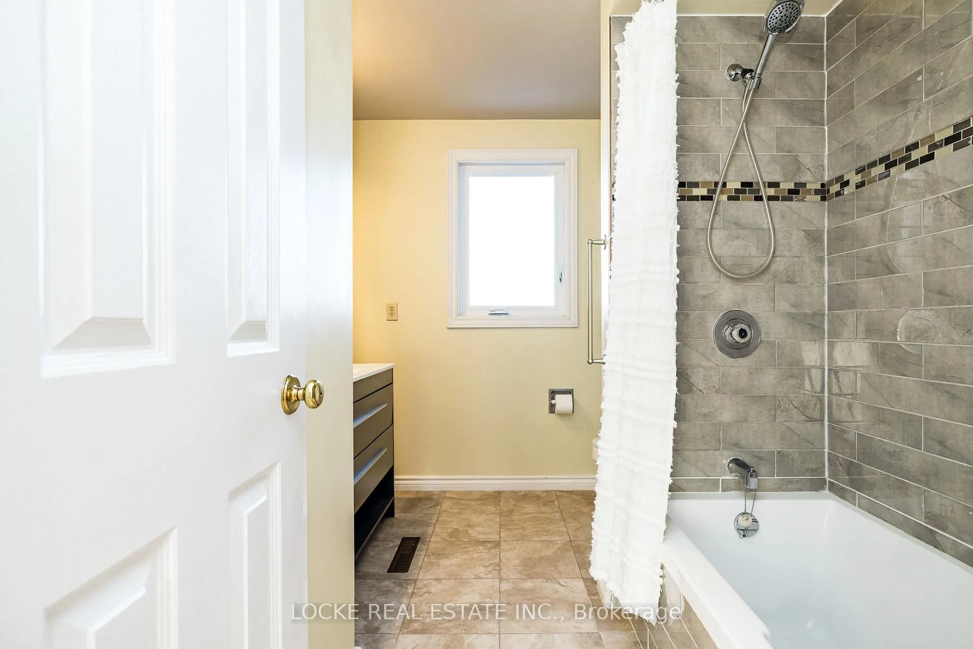 Photo 28 of 6096 Meadowhill Crescent, Ottawa, Chapel Hill — HOMEH