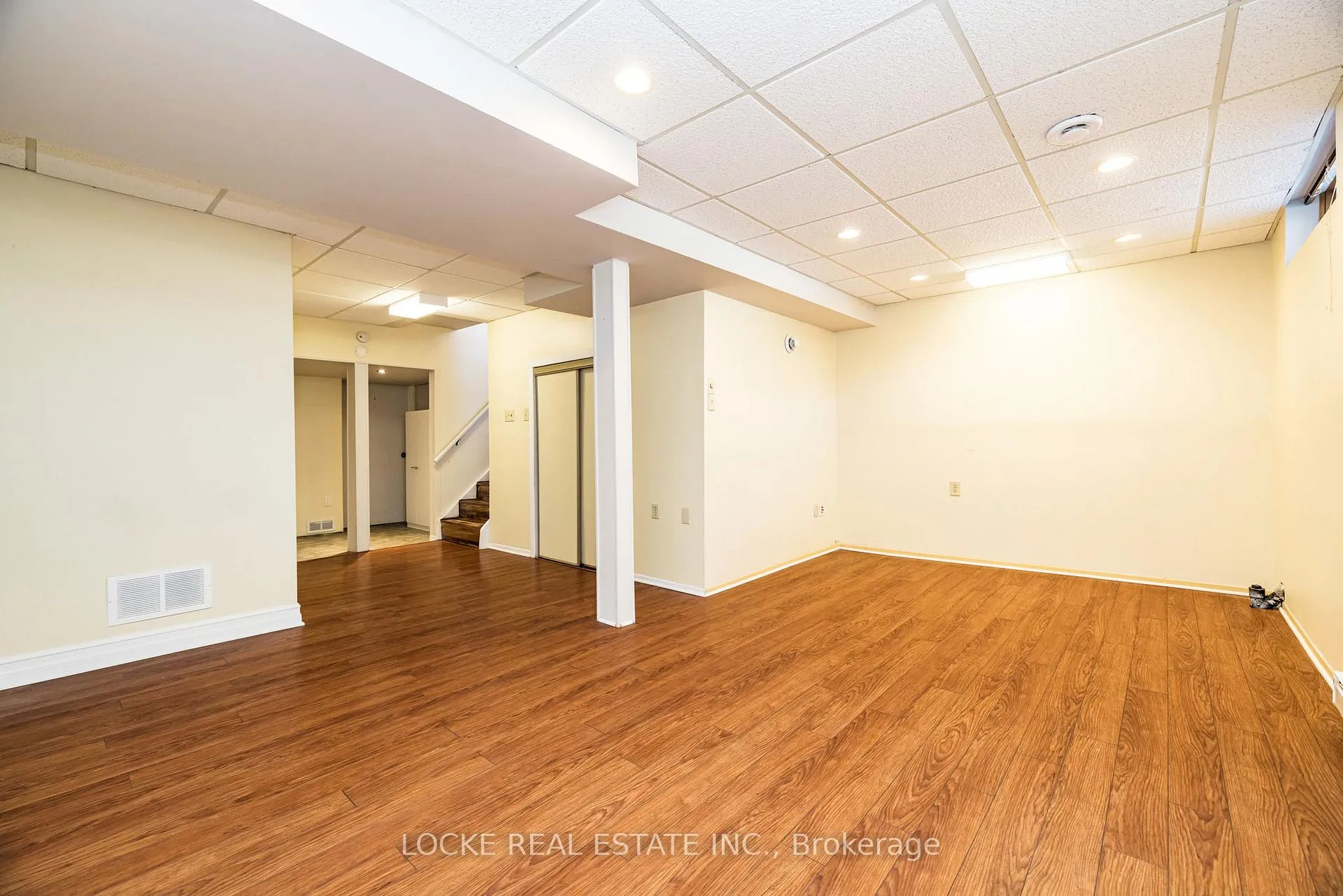 Photo 32 of 6096 Meadowhill Crescent, Ottawa, Chapel Hill — HOMEH