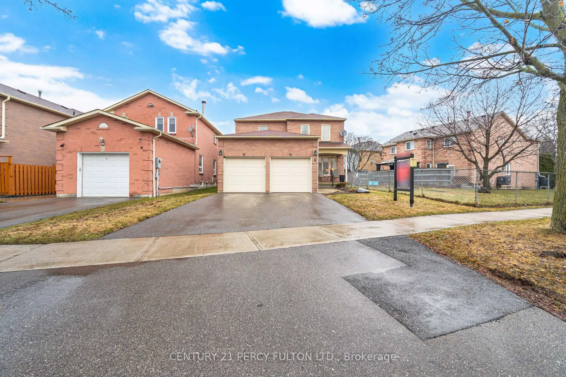 Photo 2 of 4 Raine Drive, Ajax, Central — HOMEH
