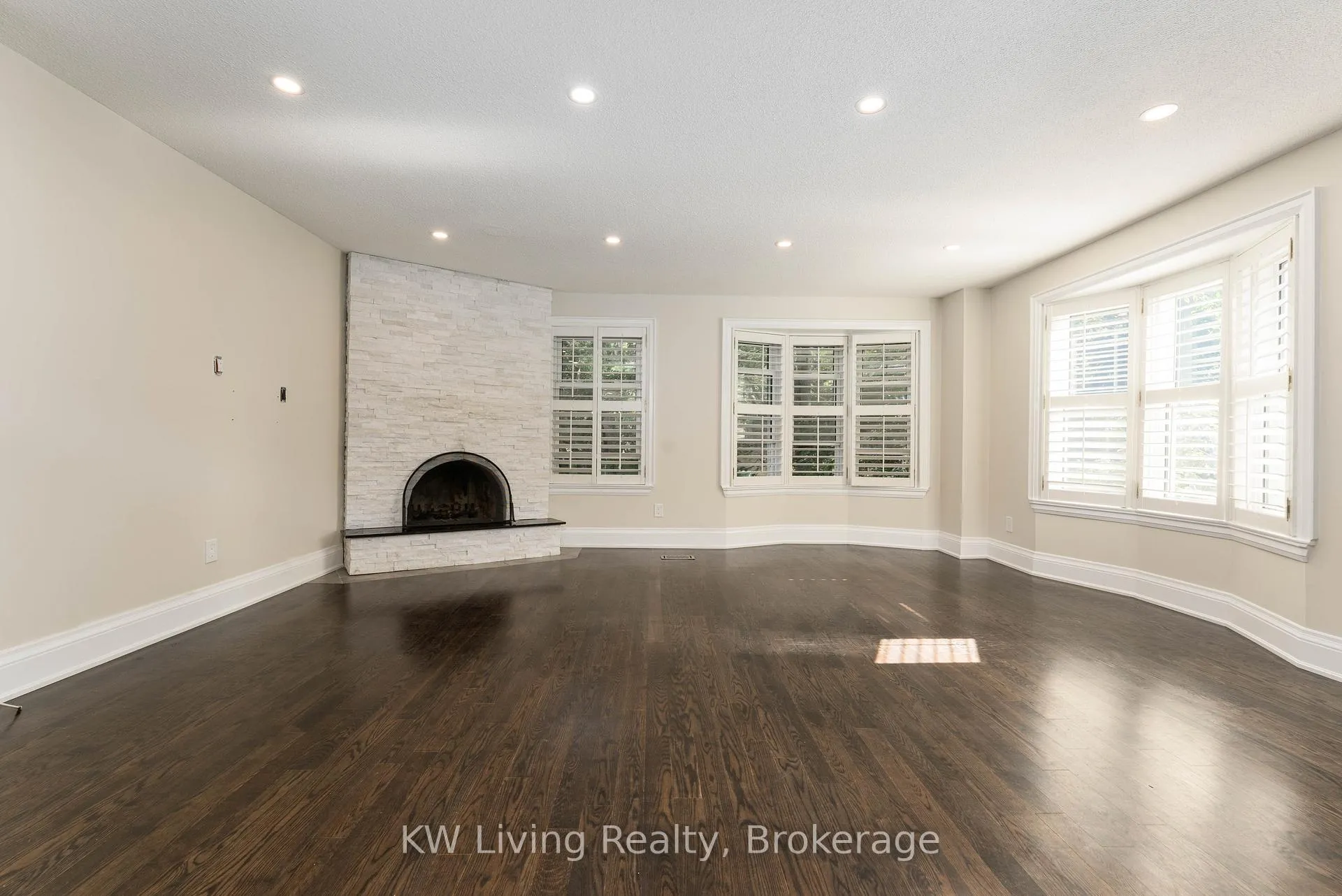 Photo 2 of 96 Confederation Way, Markham, Thornhill — HOMEH