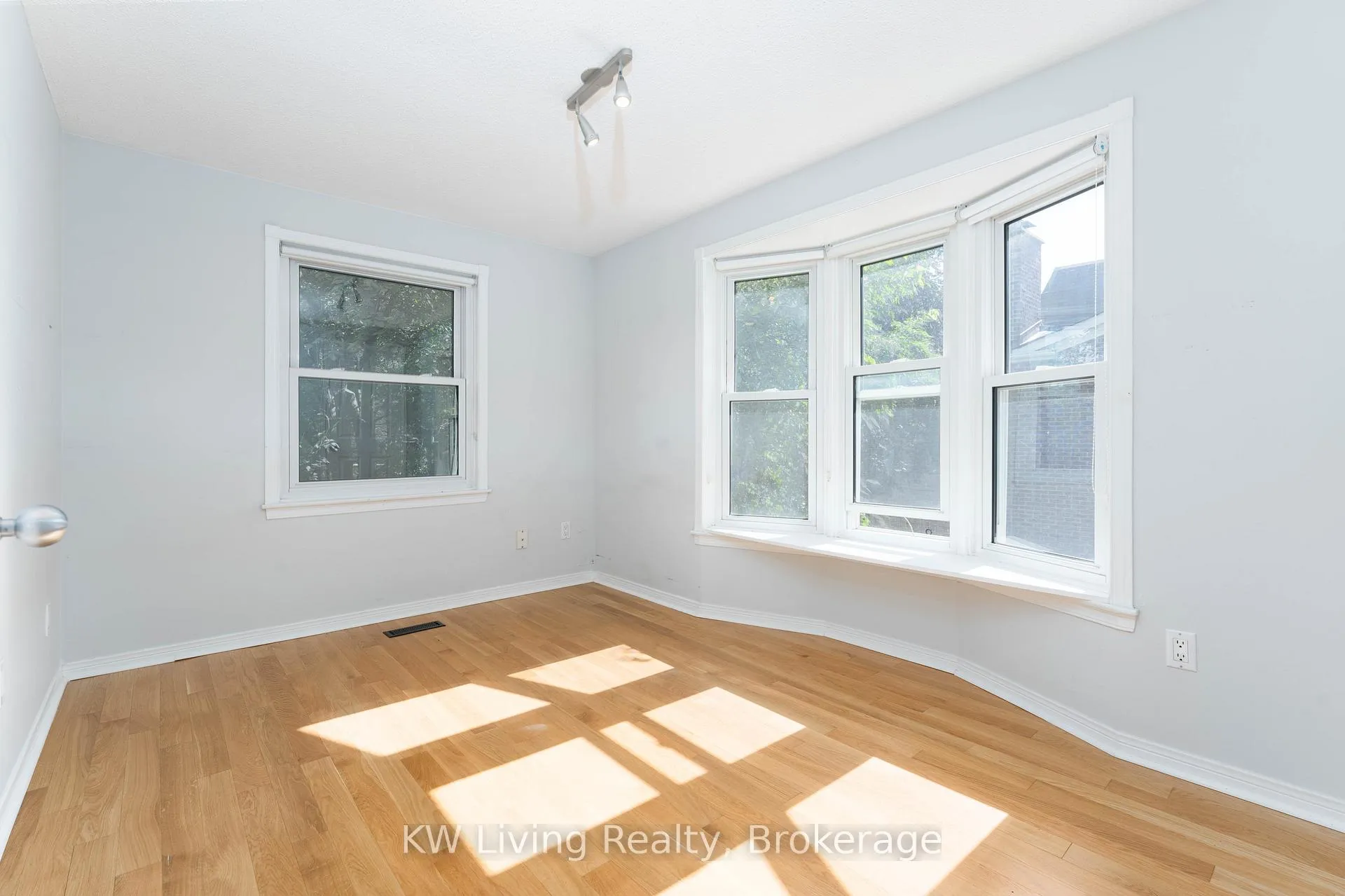 Photo 8 of 96 Confederation Way, Markham, Thornhill — HOMEH