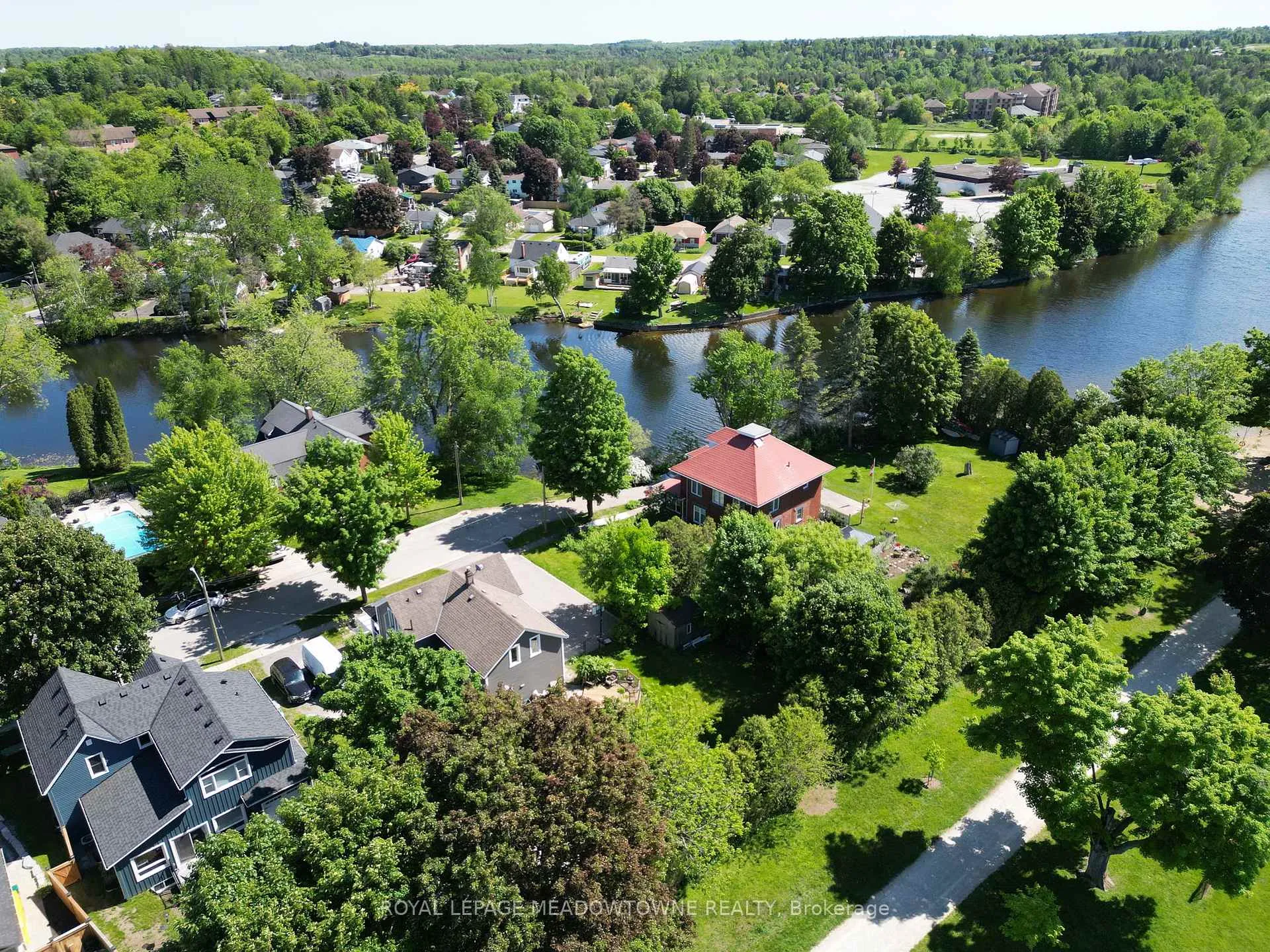 Photo 2 of 87 Lake Avenue, Halton Hills, Acton — HOMEH