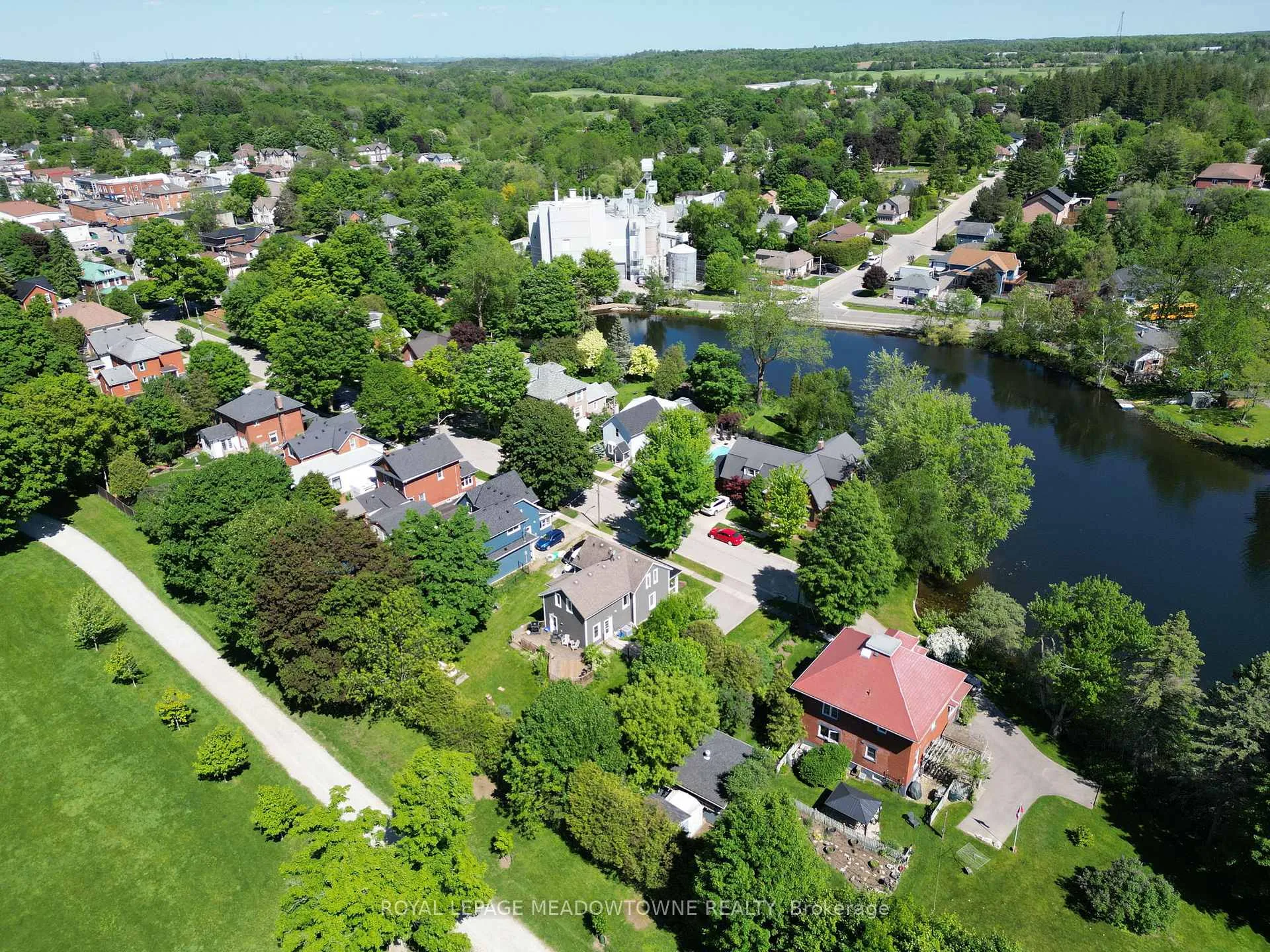 Photo 4 of 87 Lake Avenue, Halton Hills, Acton — HOMEH