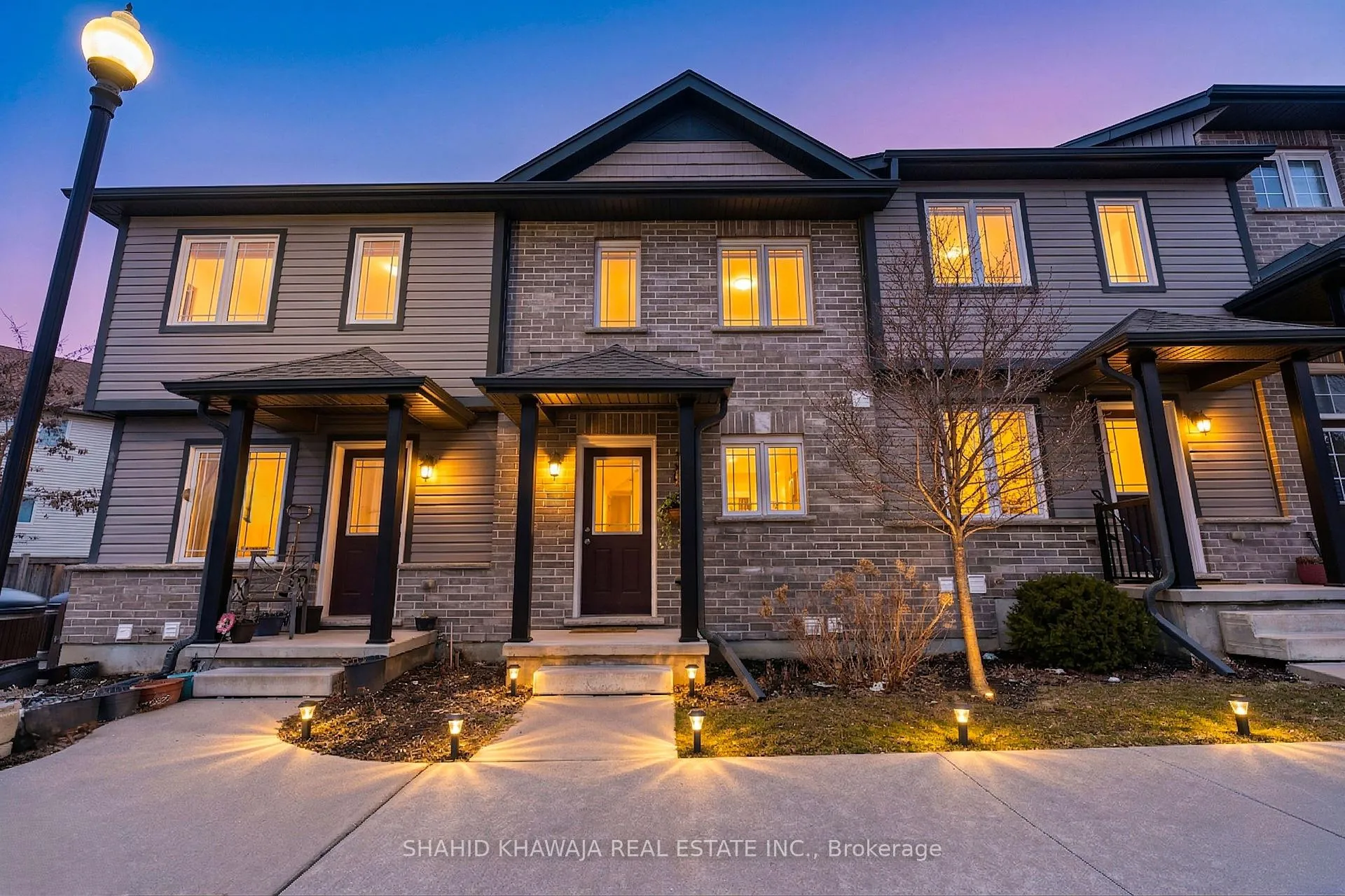 Front of Unit 29, 350 Dundas Street S