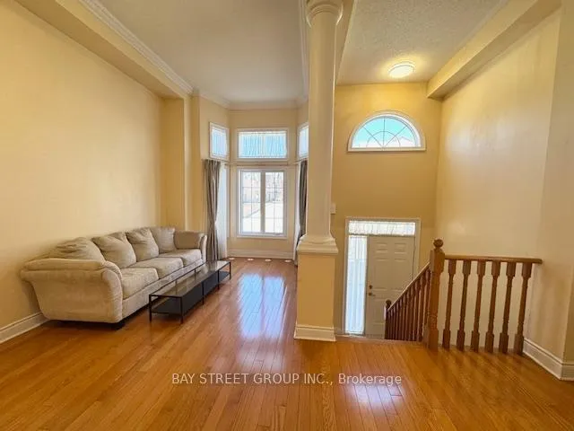 Photo 2 of 156 Legends Way, Markham, Unionville — HOMEH