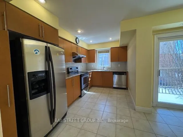 Photo 3 of 156 Legends Way, Markham, Unionville — HOMEH