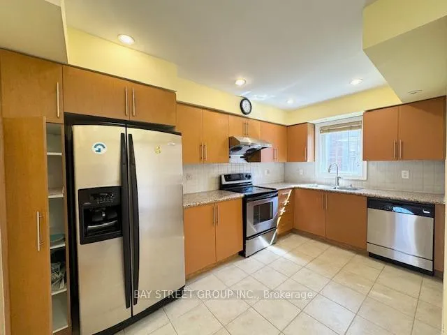 Photo 5 of 156 Legends Way, Markham, Unionville — HOMEH