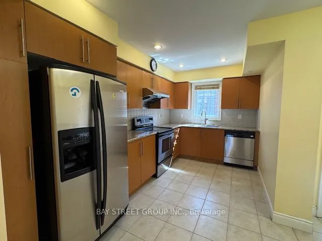Photo 6 of 156 Legends Way, Markham, Unionville — HOMEH