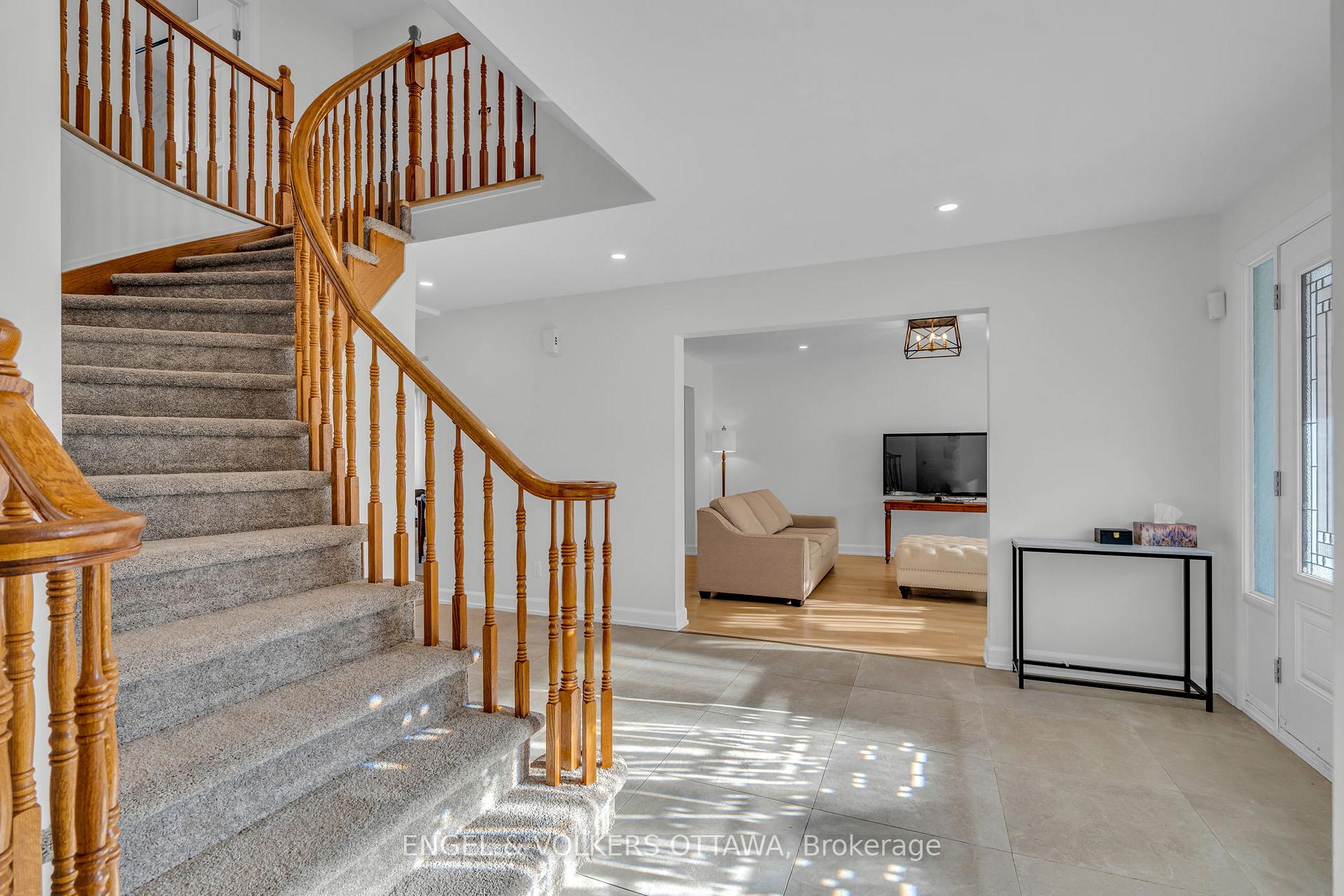 Photo 3 of 68 Fardon Way S, Ottawa, Hunt Club Park — HOMEH