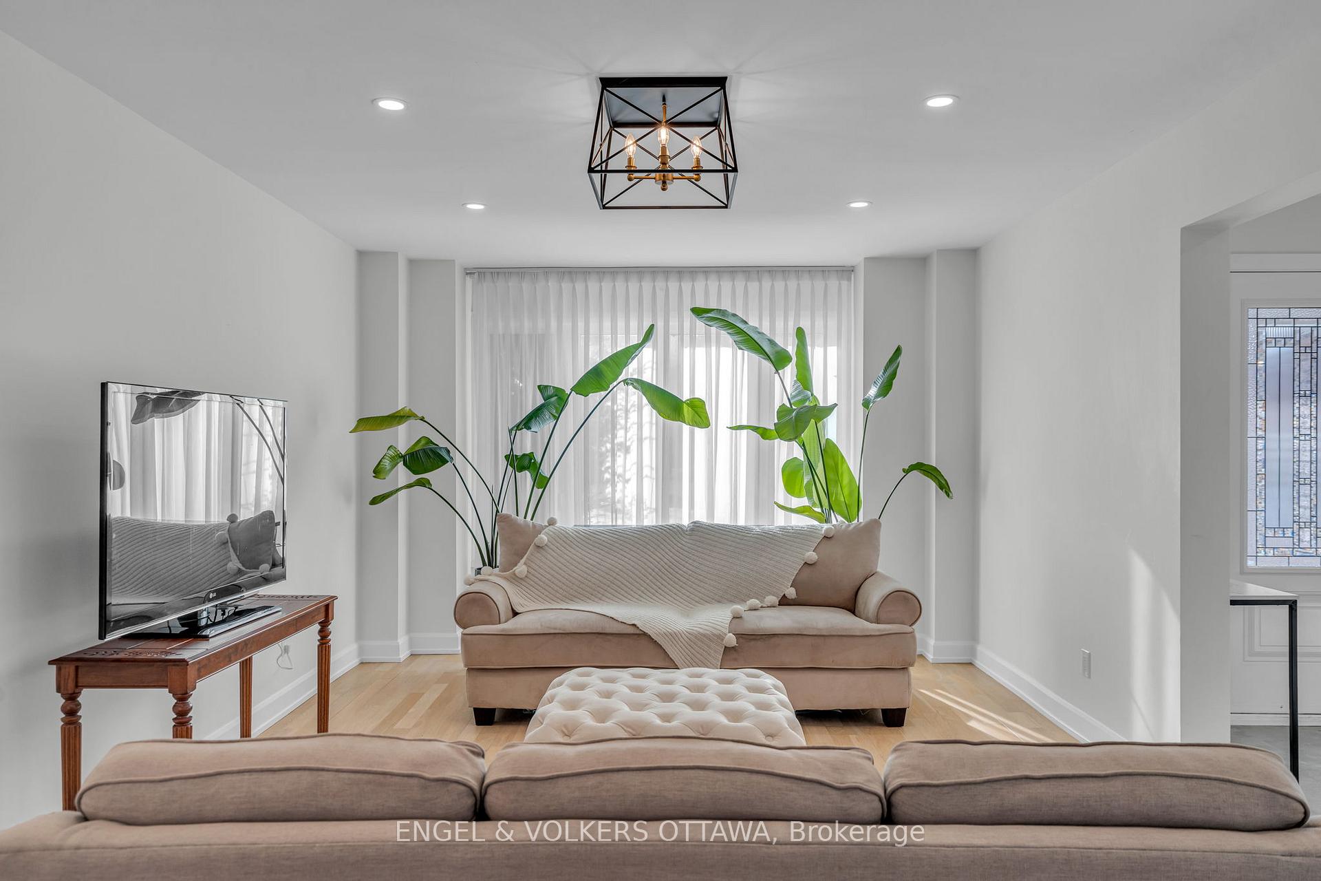 Photo 4 of 68 Fardon Way S, Ottawa, Hunt Club Park — HOMEH