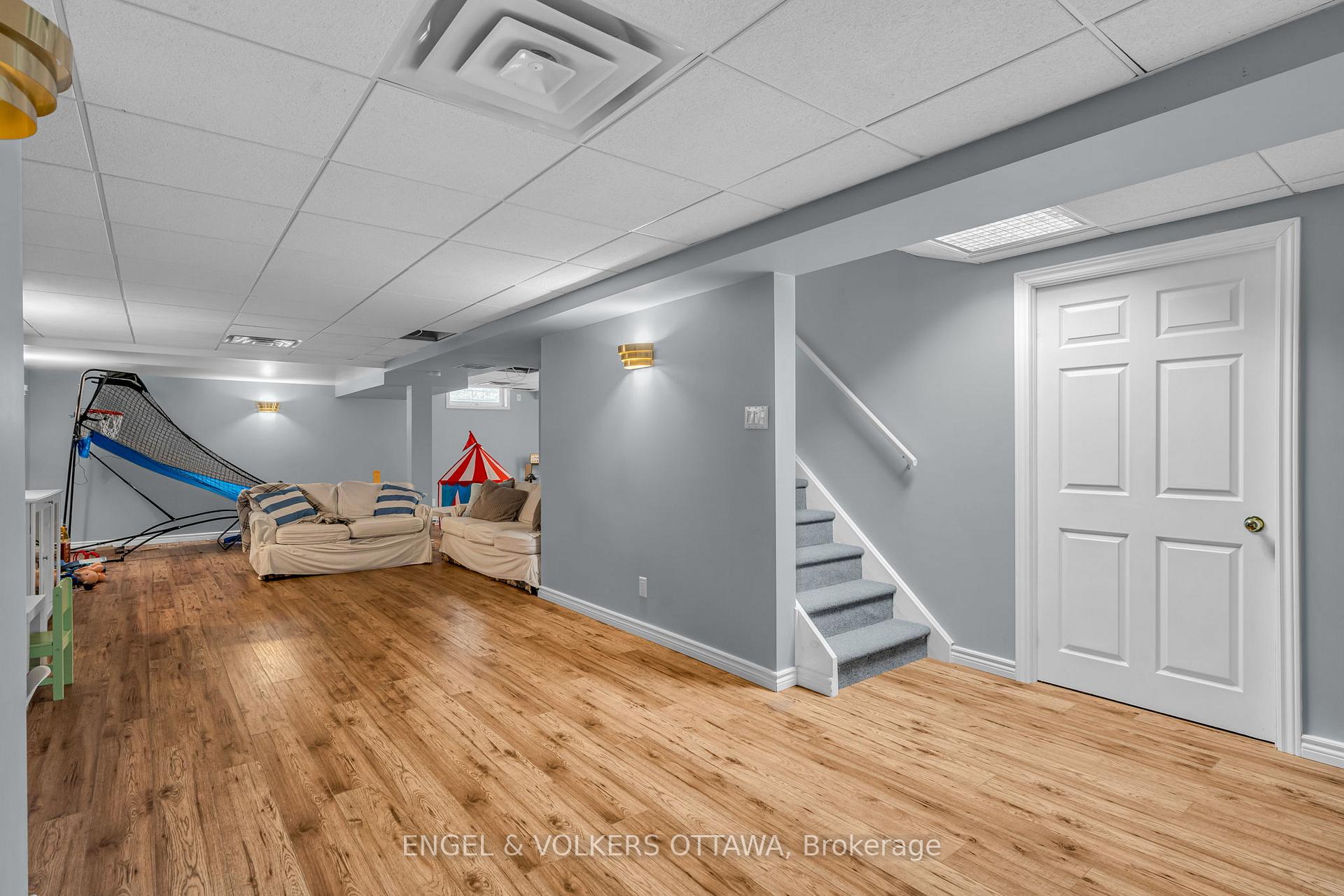 Photo 30 of 68 Fardon Way S, Ottawa, Hunt Club Park — HOMEH