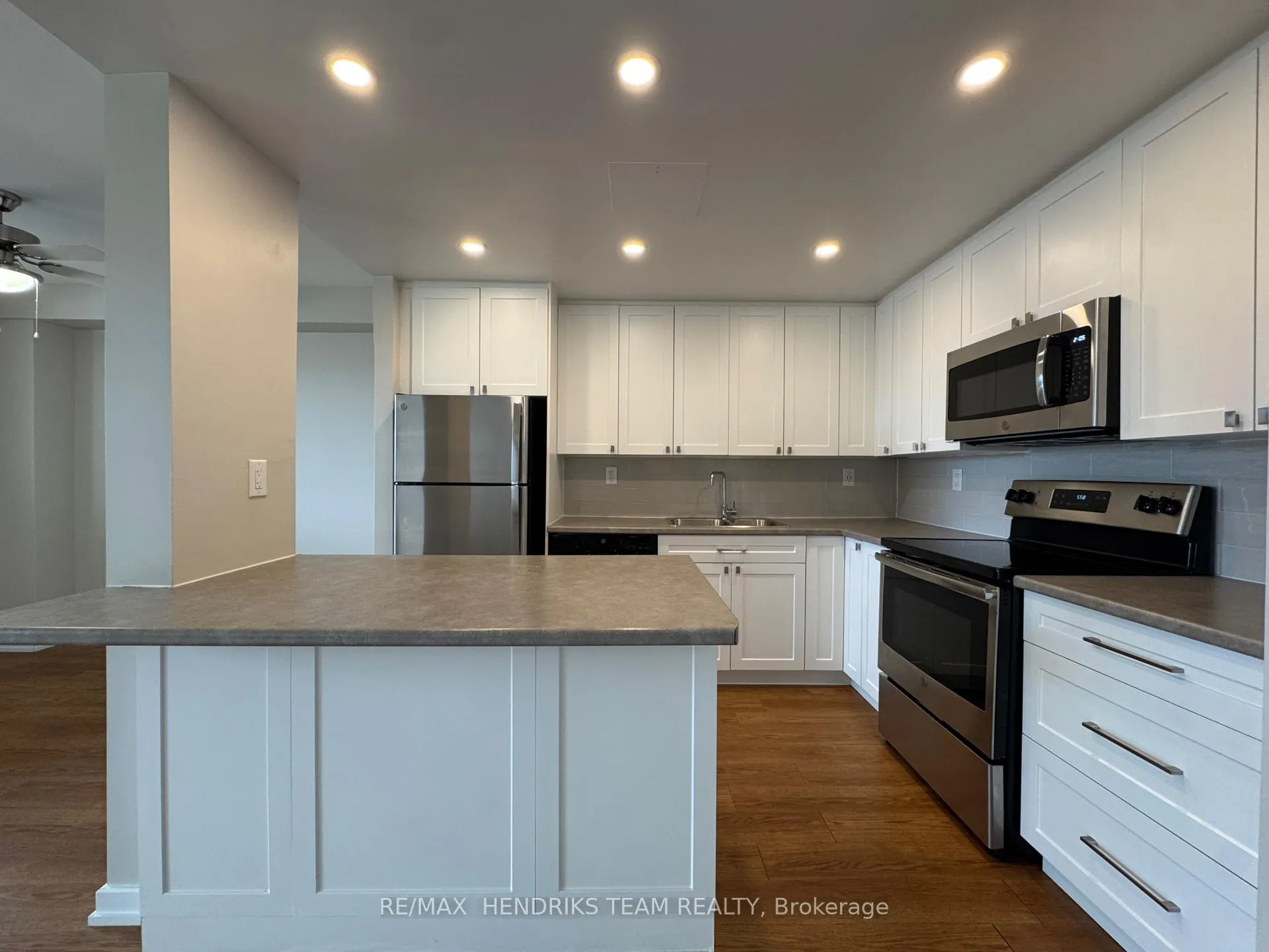 Photo 2 of Unit 127, 5611 Valley Way, Niagara Falls, Cherrywood — HOMEH