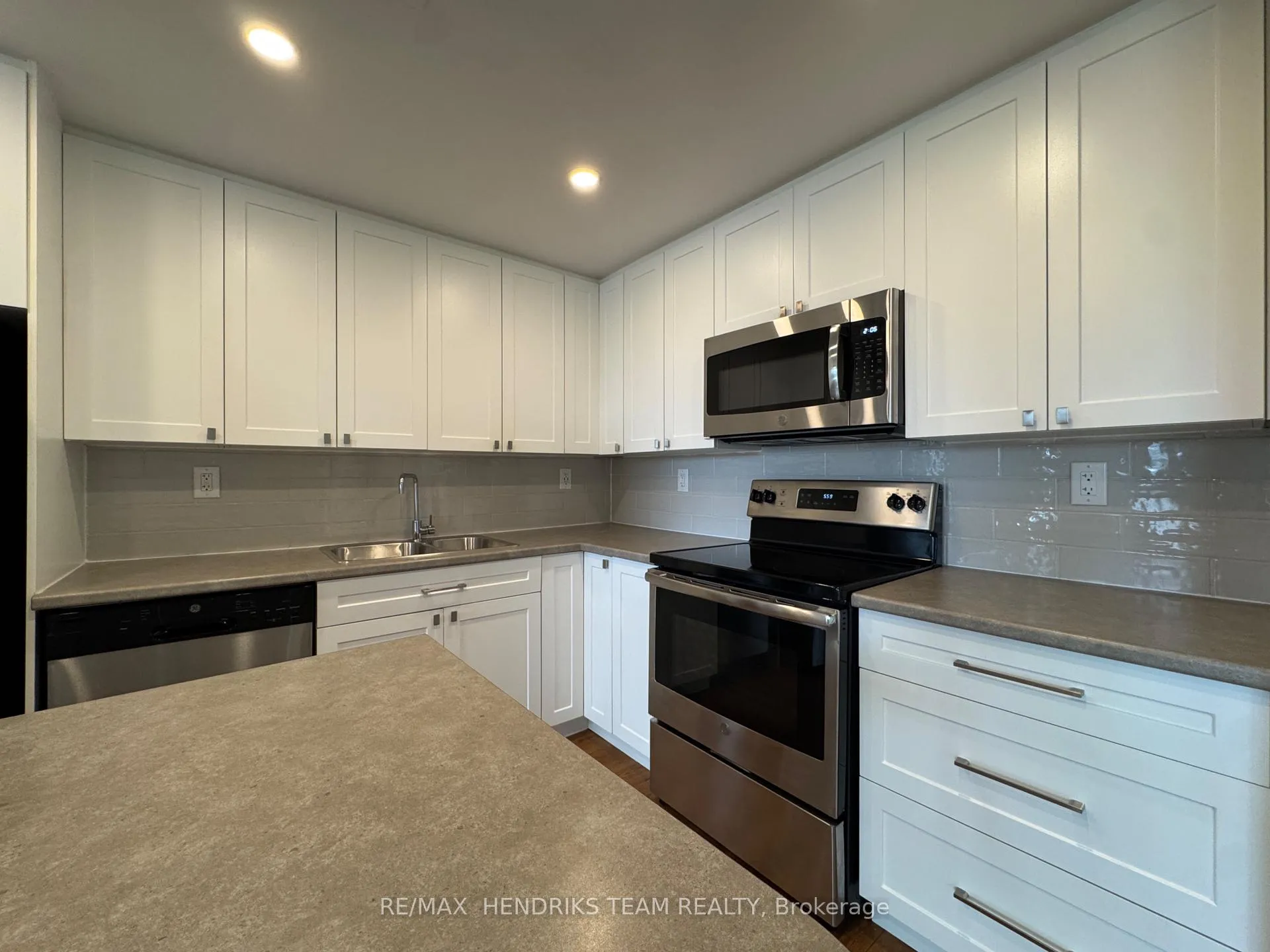Photo 3 of Unit 127, 5611 Valley Way, Niagara Falls, Cherrywood — HOMEH