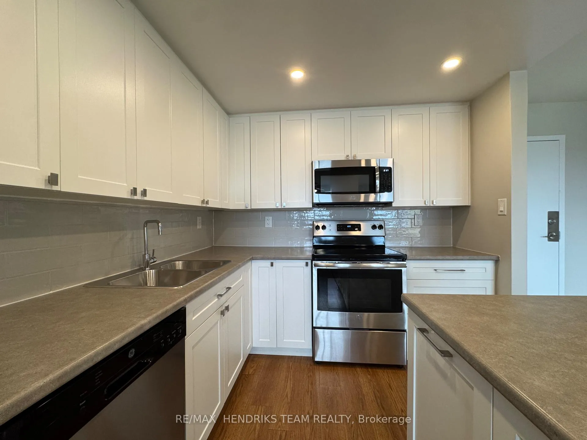 Photo 4 of Unit 127, 5611 Valley Way, Niagara Falls, Cherrywood — HOMEH