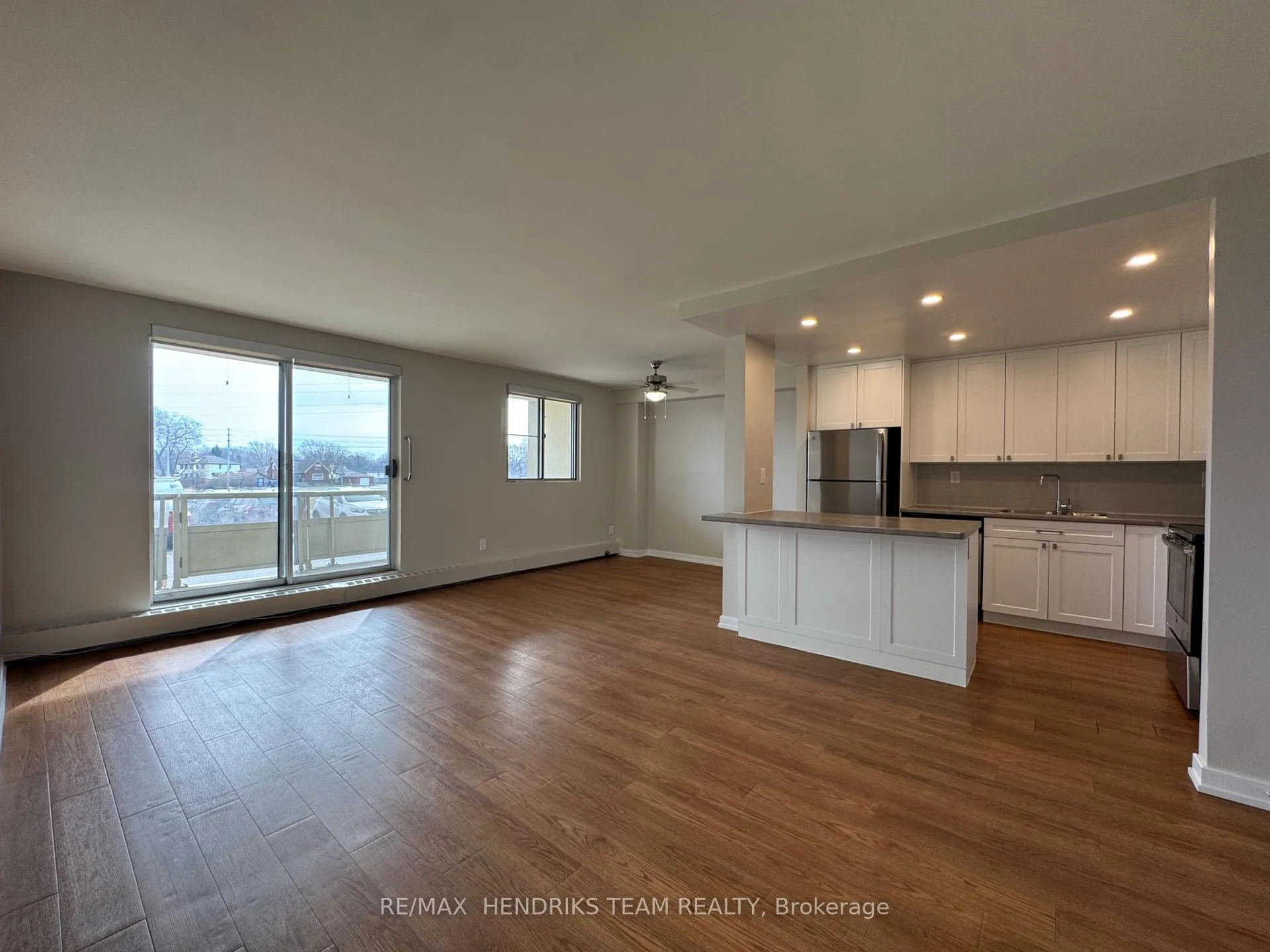 Photo 10 of Unit 127, 5611 Valley Way, Niagara Falls, Cherrywood — HOMEH
