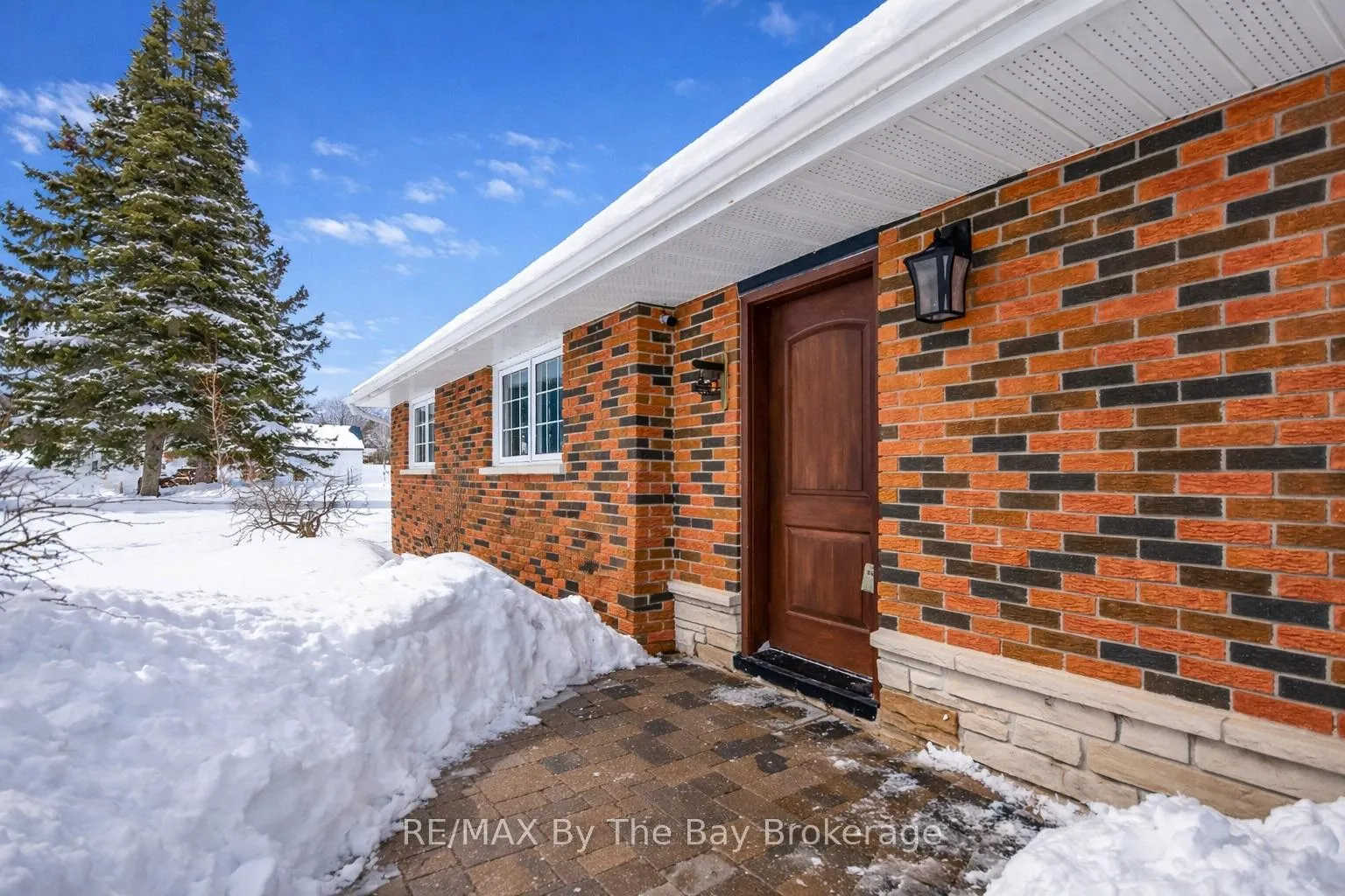 Photo 3 of 111 Balm Beach Road E, Tiny, Rural Tiny — HOMEH