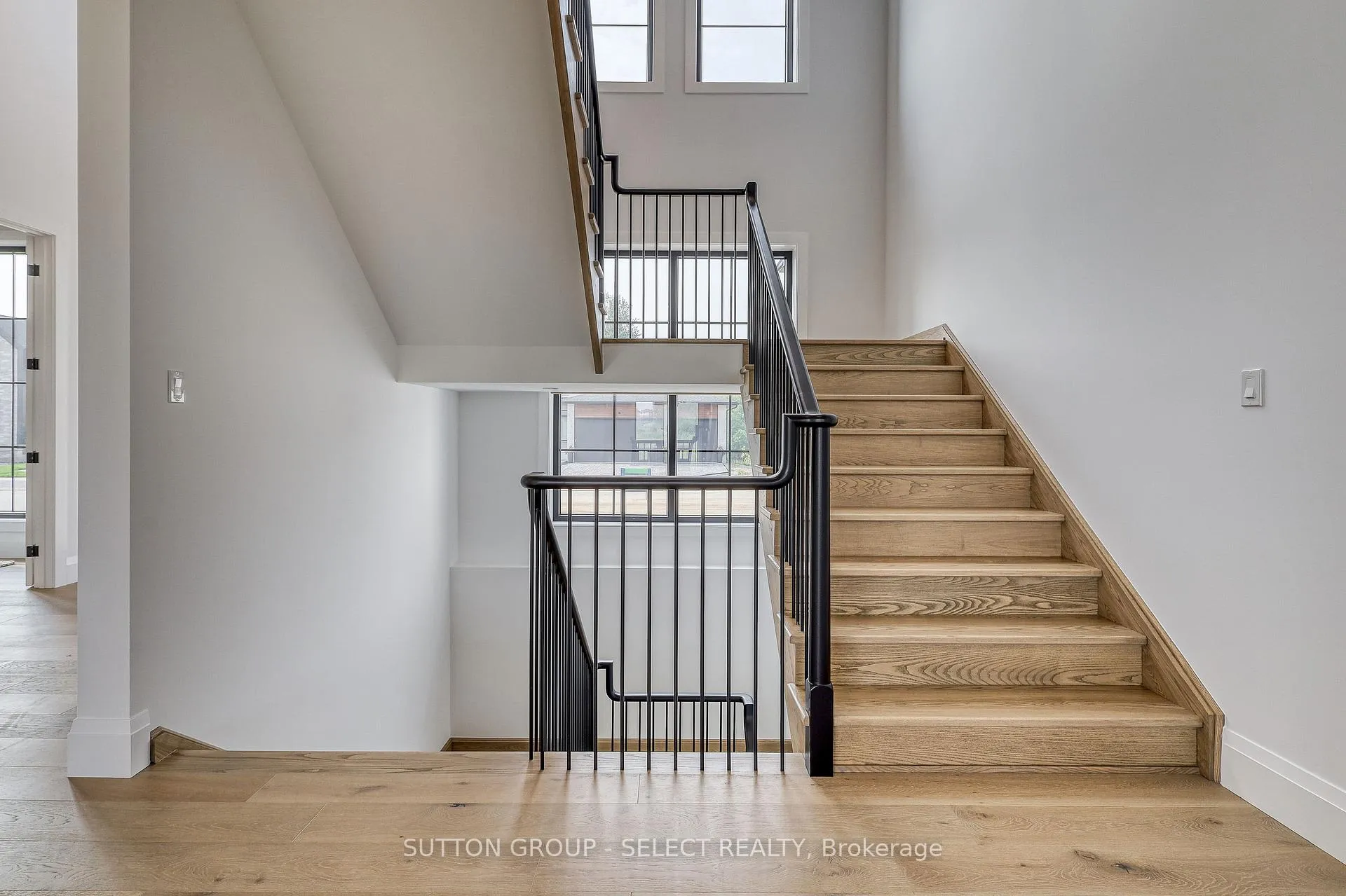 Photo 4 of 169 Edgewater Boulevard, Middlesex Centre, Kilworth — HOMEH