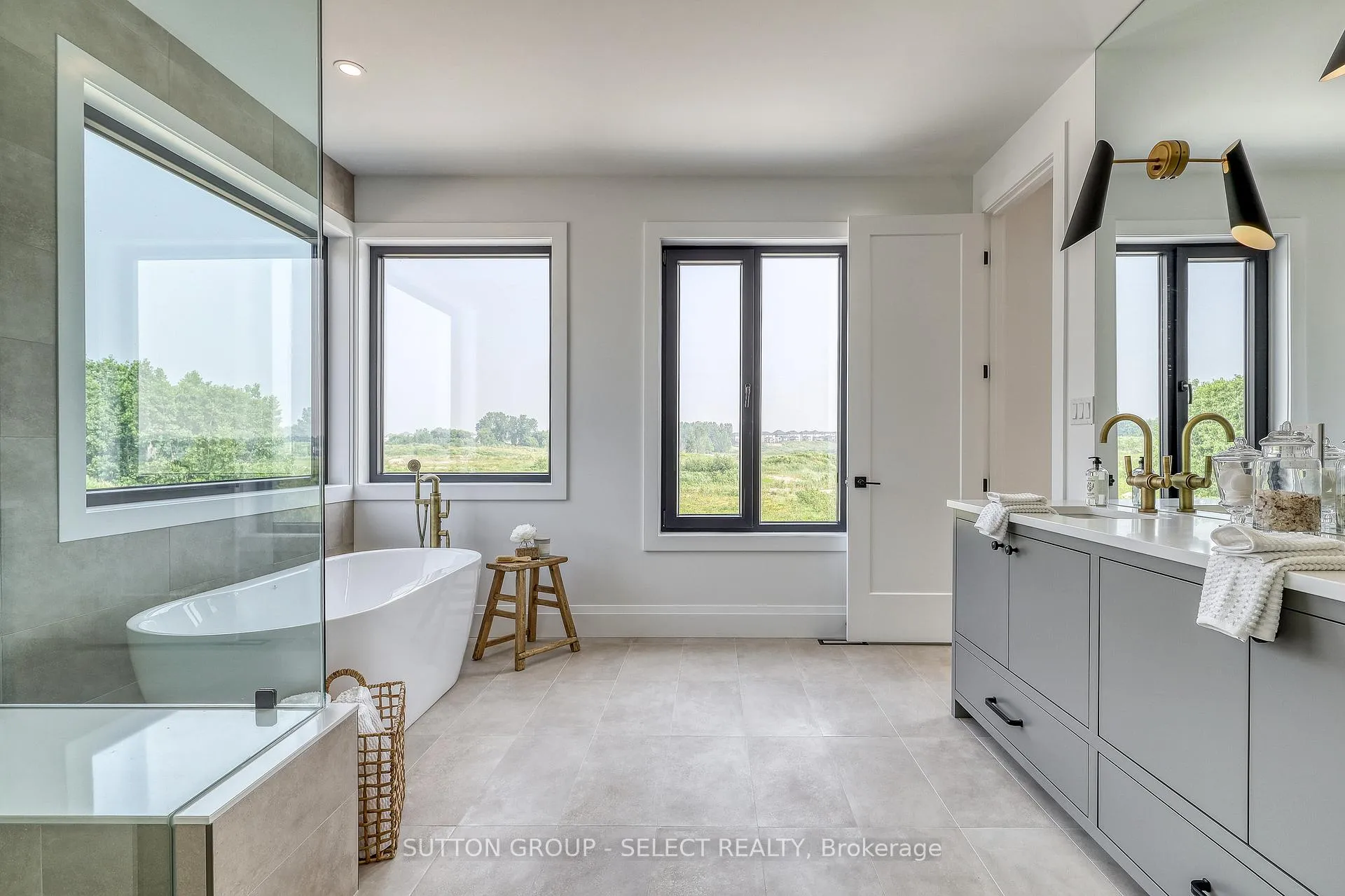 Photo 43 of 169 Edgewater Boulevard, Middlesex Centre, Kilworth — HOMEH