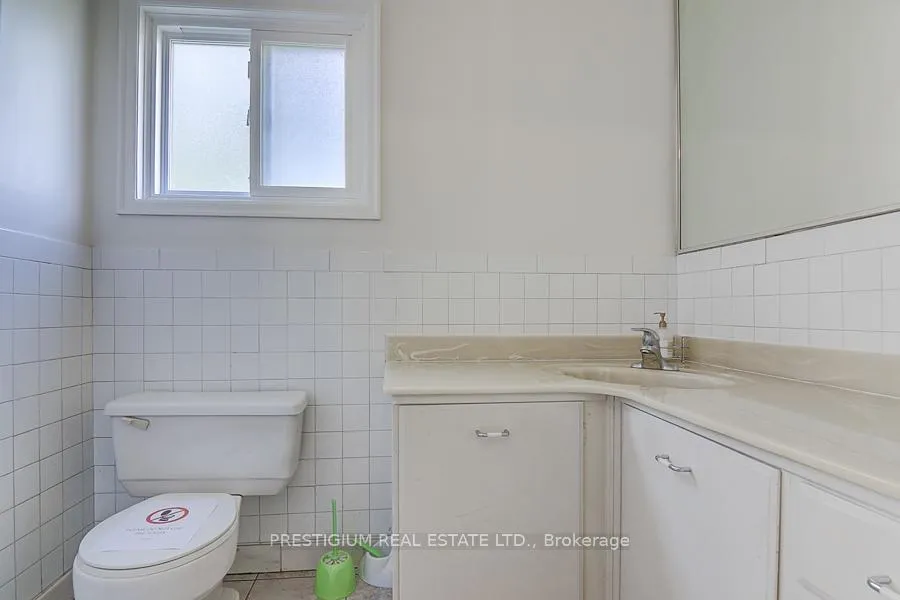 Photo 4 of 57 Laureleaf Road, Markham, Bayview Glen — HOMEH