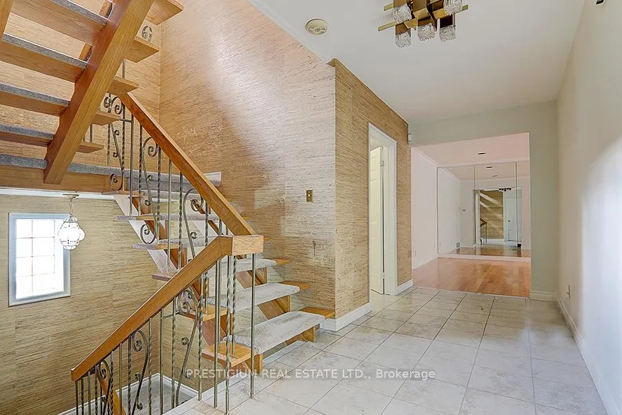 Photo 6 of 57 Laureleaf Road, Markham, Bayview Glen — HOMEH