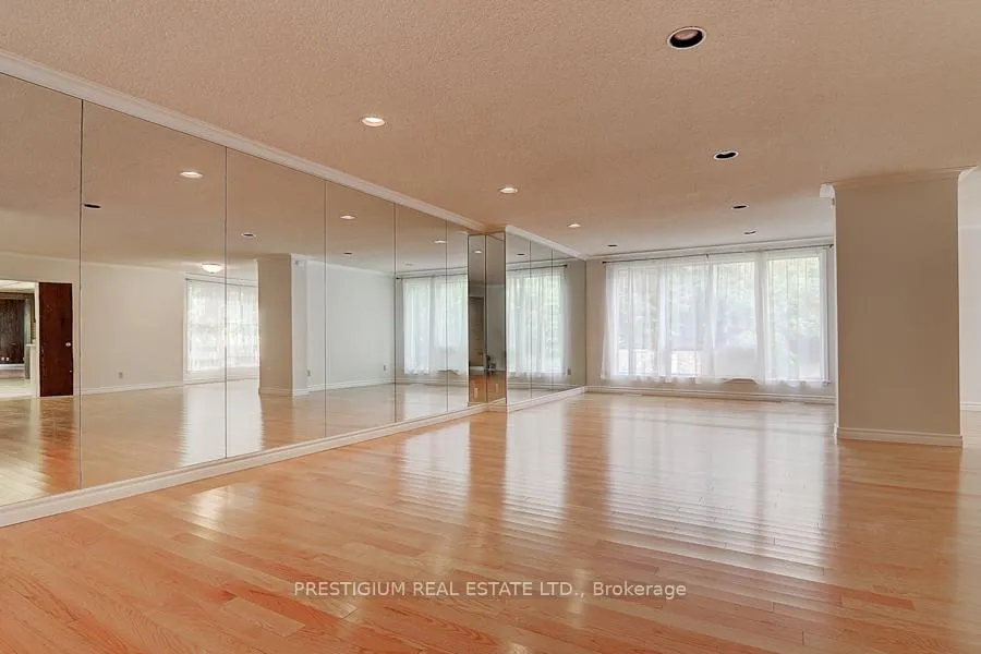 Photo 7 of 57 Laureleaf Road, Markham, Bayview Glen — HOMEH