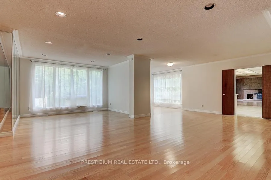 Photo 8 of 57 Laureleaf Road, Markham, Bayview Glen — HOMEH