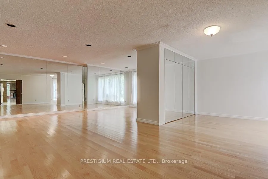 Photo 9 of 57 Laureleaf Road, Markham, Bayview Glen — HOMEH
