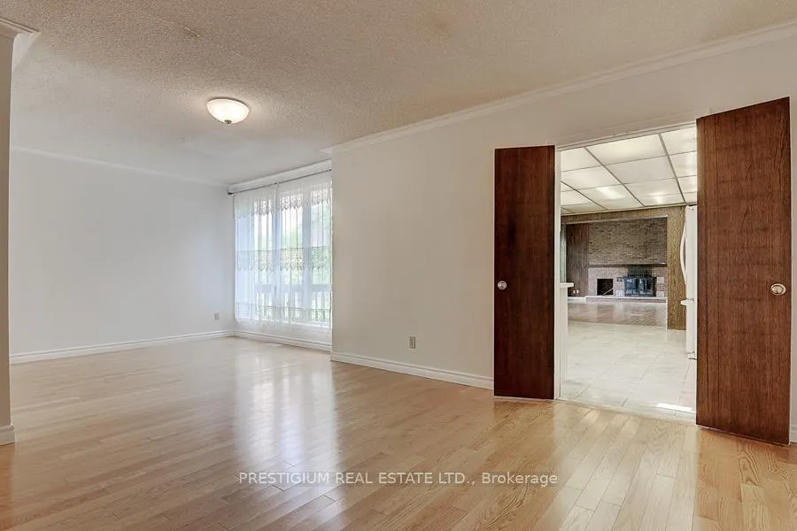 Photo 12 of 57 Laureleaf Road, Markham, Bayview Glen — HOMEH