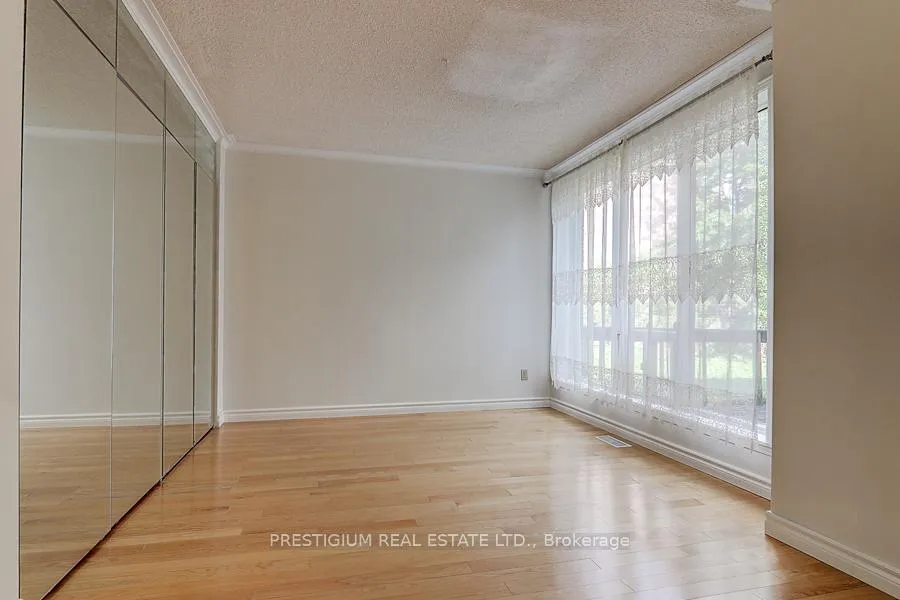 Photo 13 of 57 Laureleaf Road, Markham, Bayview Glen — HOMEH