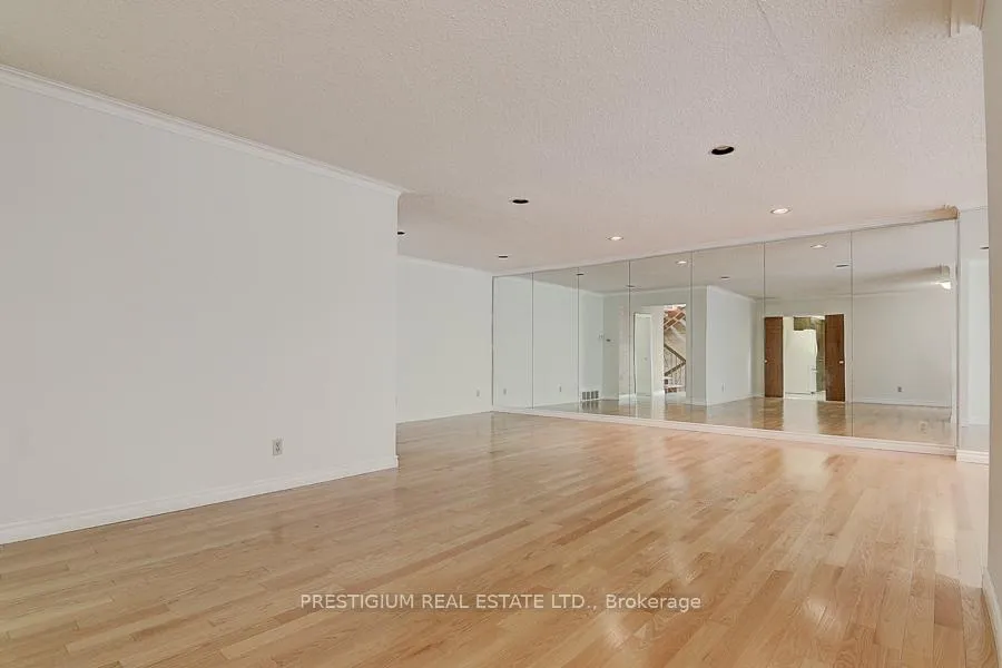 Photo 14 of 57 Laureleaf Road, Markham, Bayview Glen — HOMEH